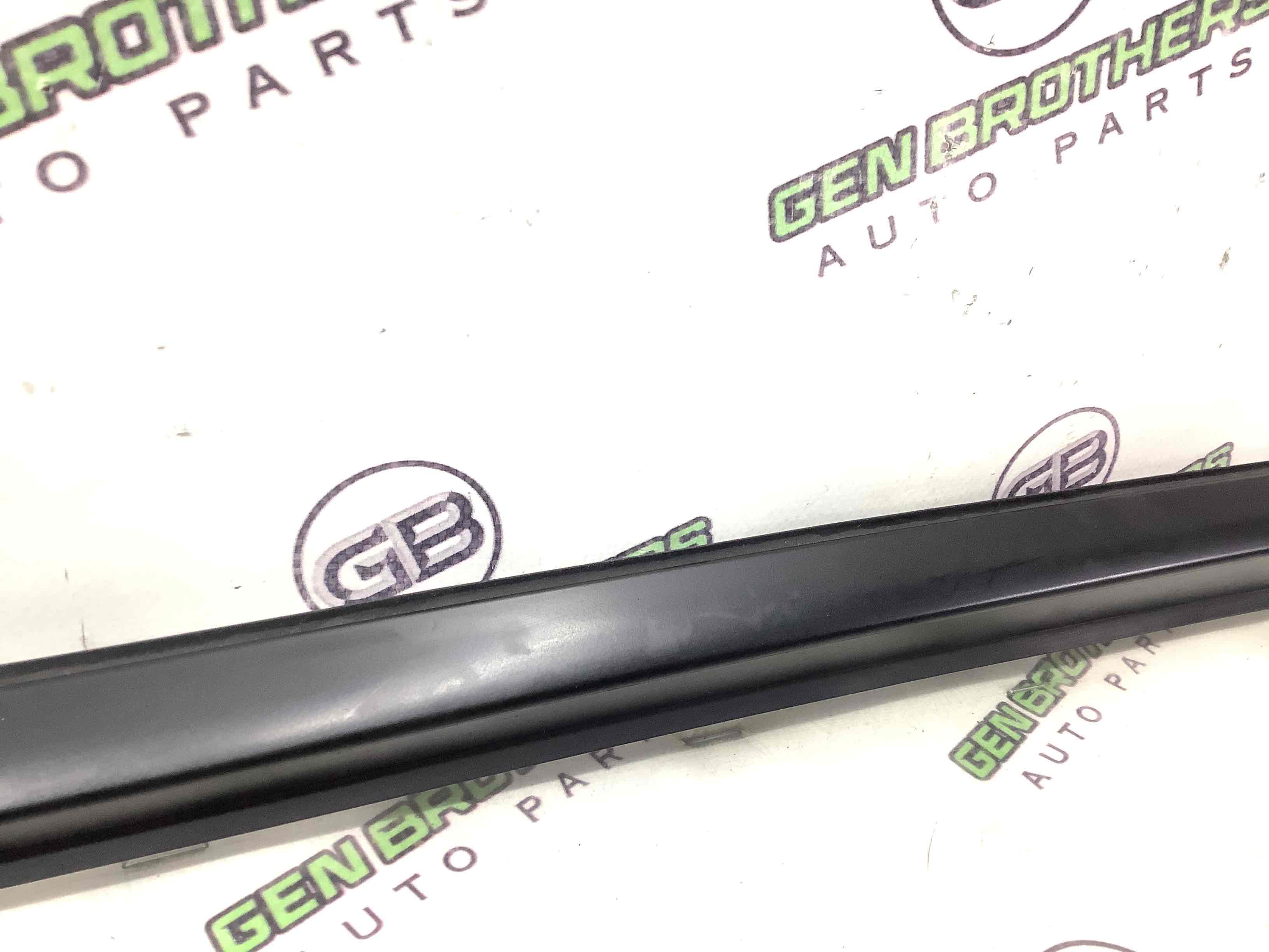 Молдинг лобового скла