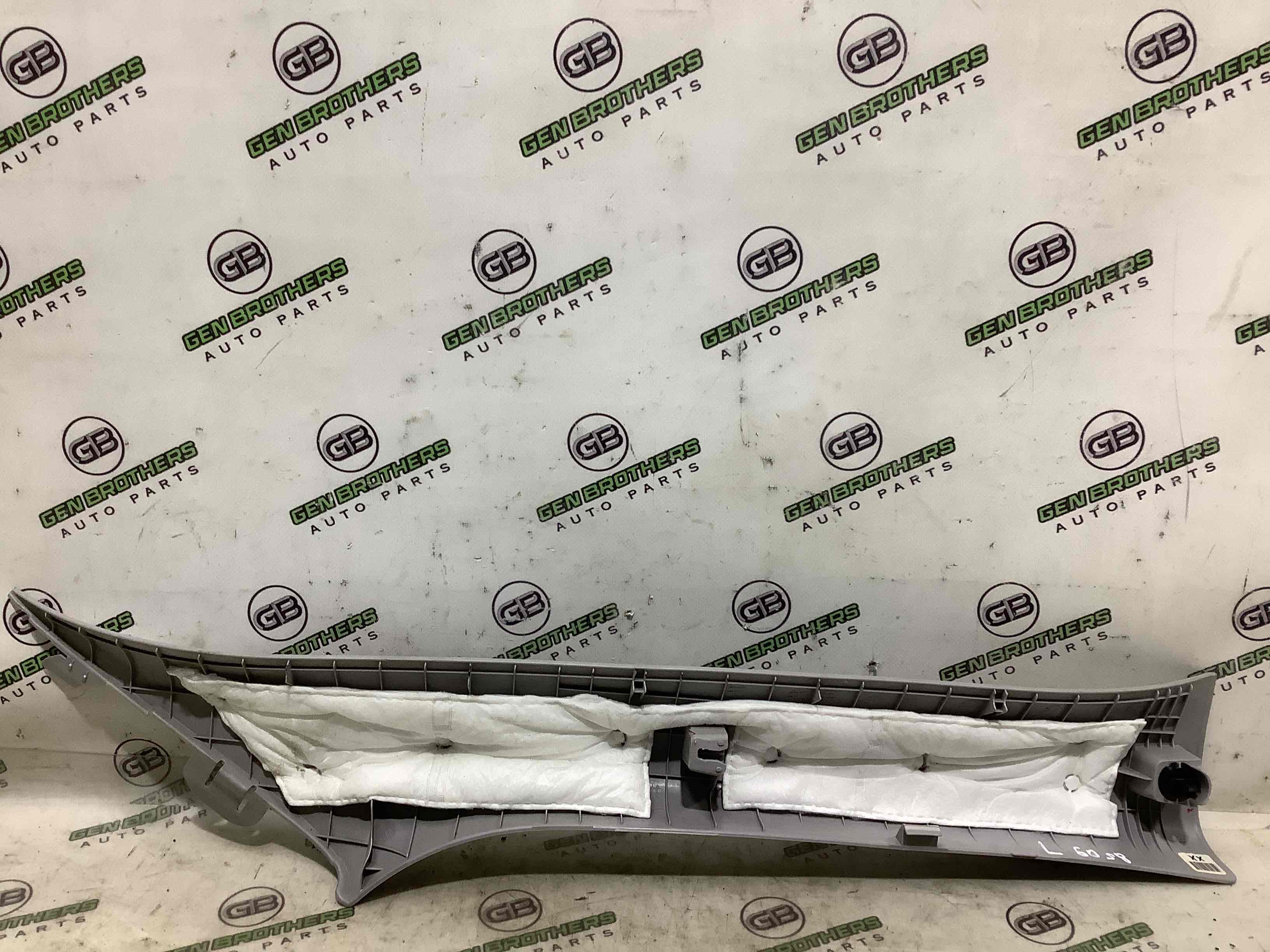 Обшивка передньої стійки ліва