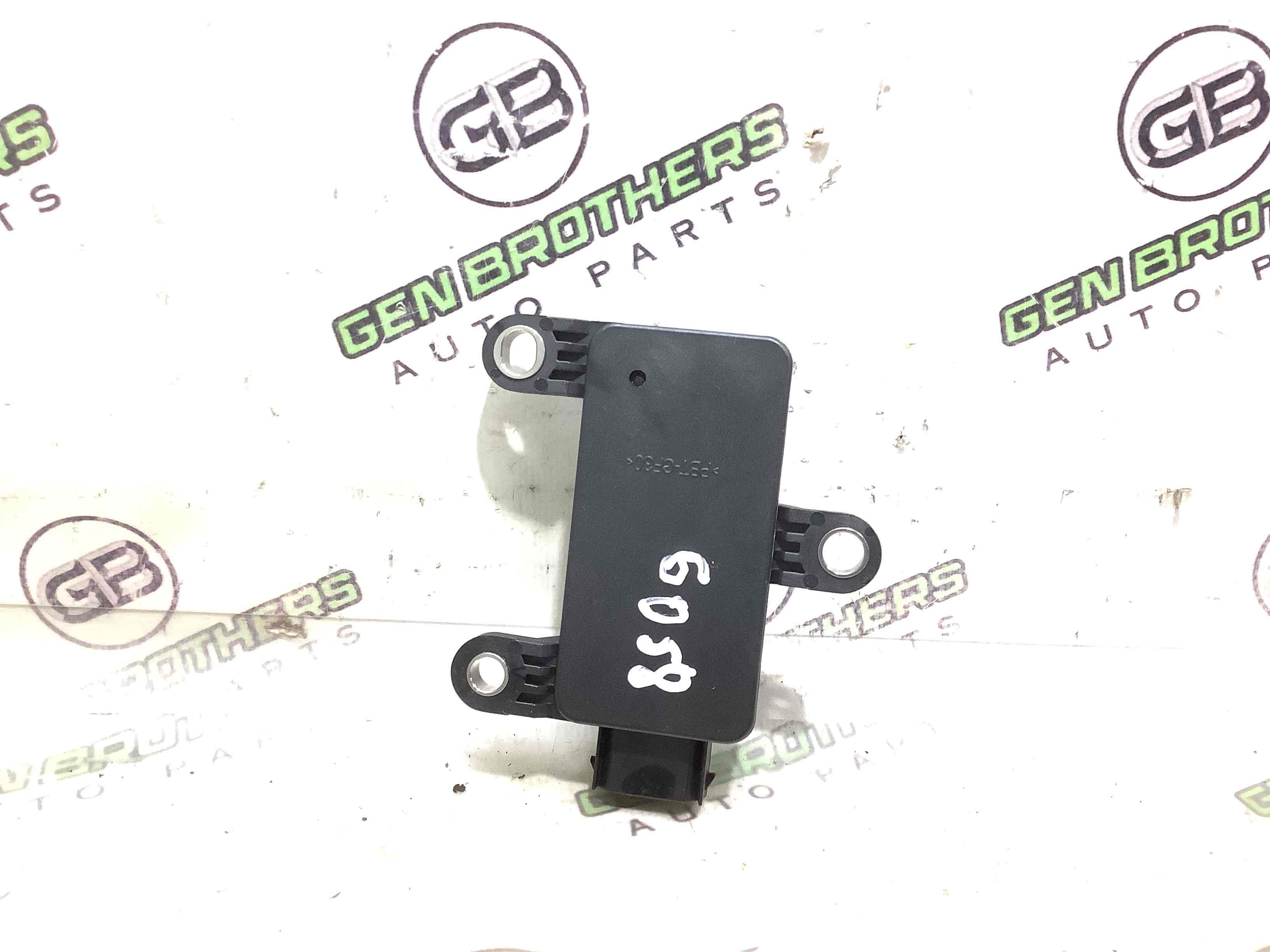 Датчик поперечного прискорення