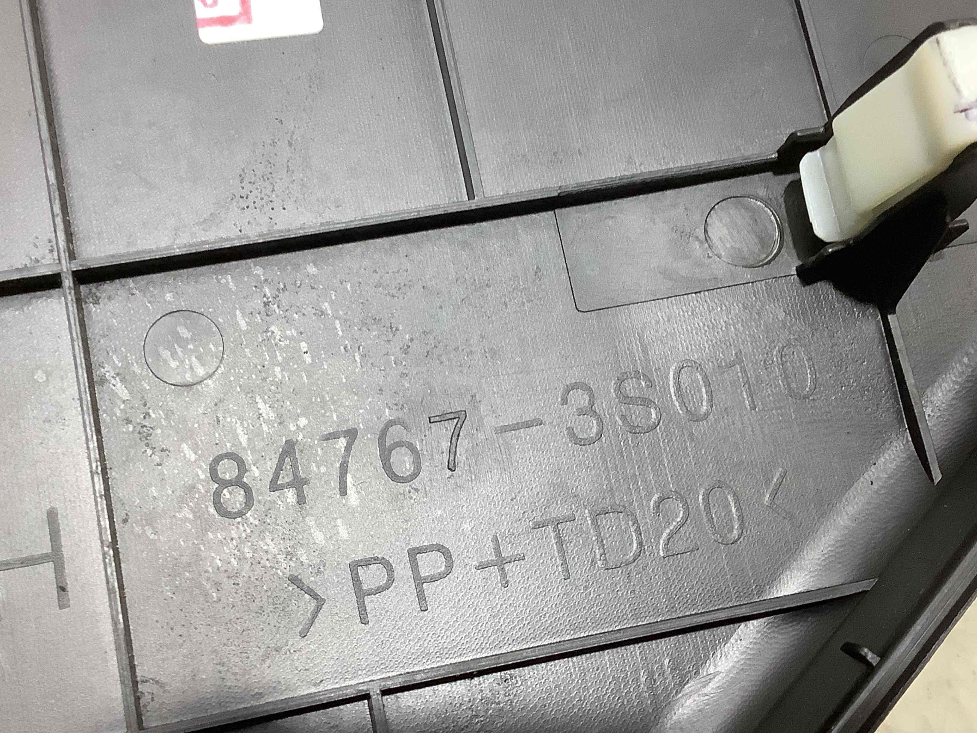 Обшивка панелі приладів торпедо