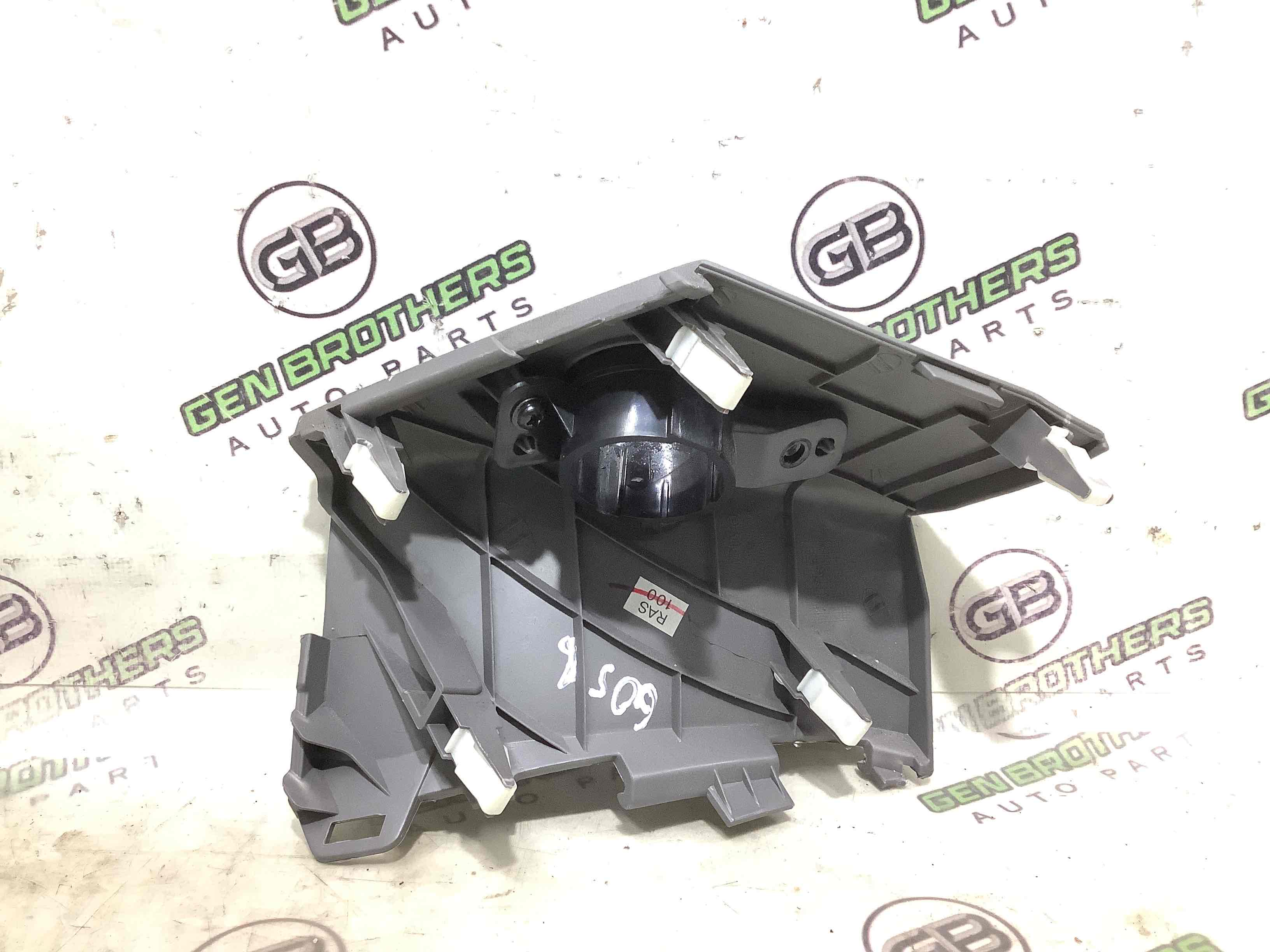 Обшивка панелі приладів торпедо