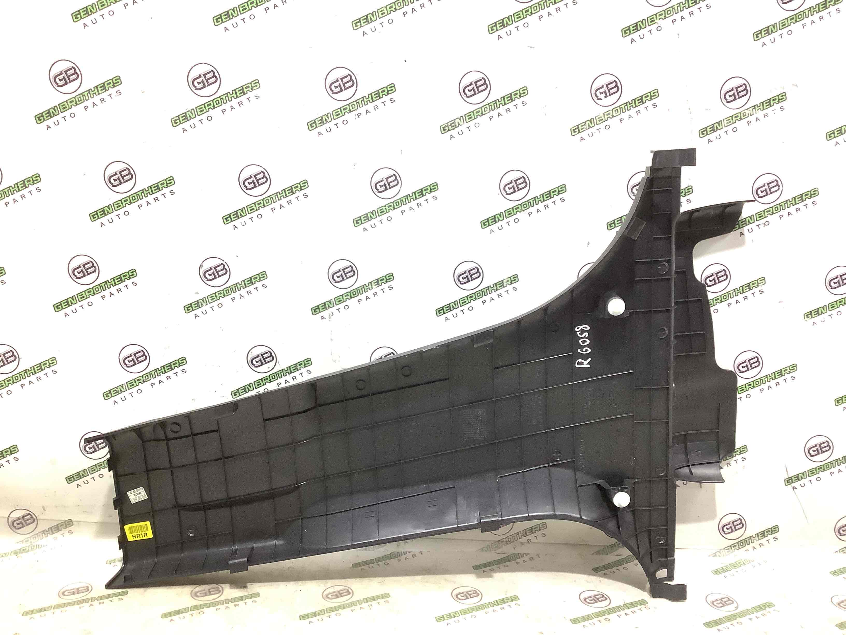 Обшивка центральной стойки правая