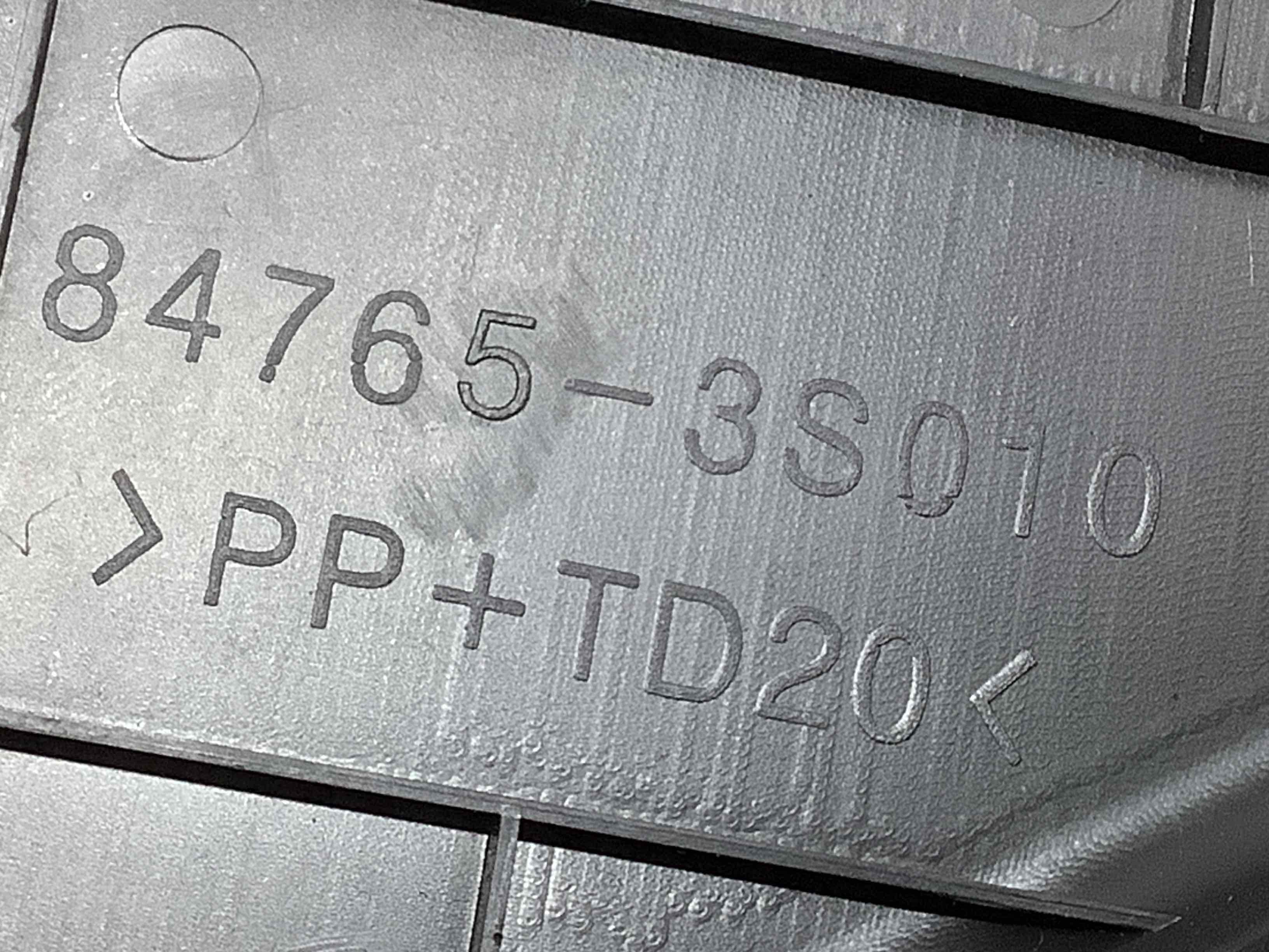 Обшивка панелі приладів торпедо