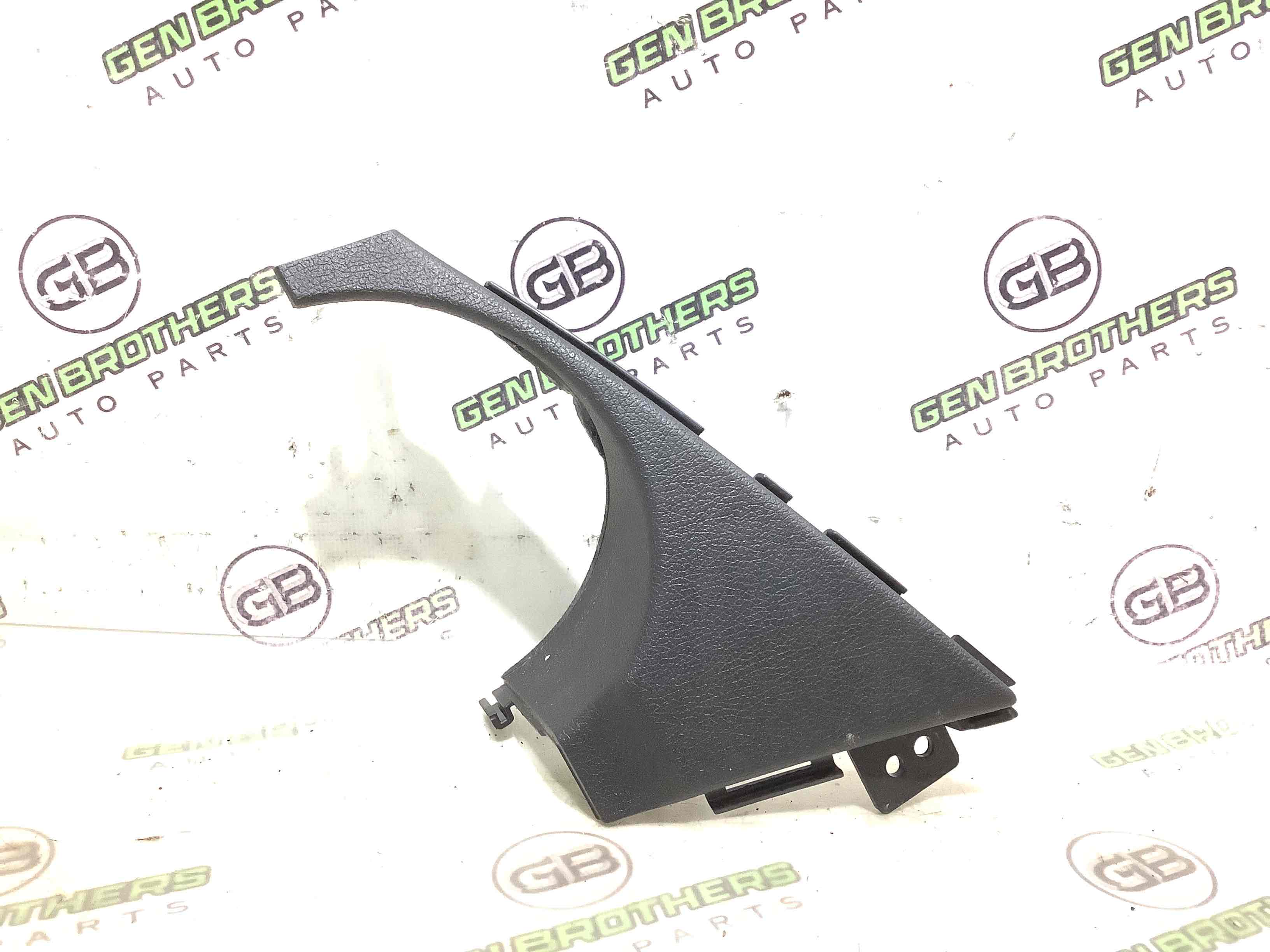 Обшивка панелі приладів торпедо