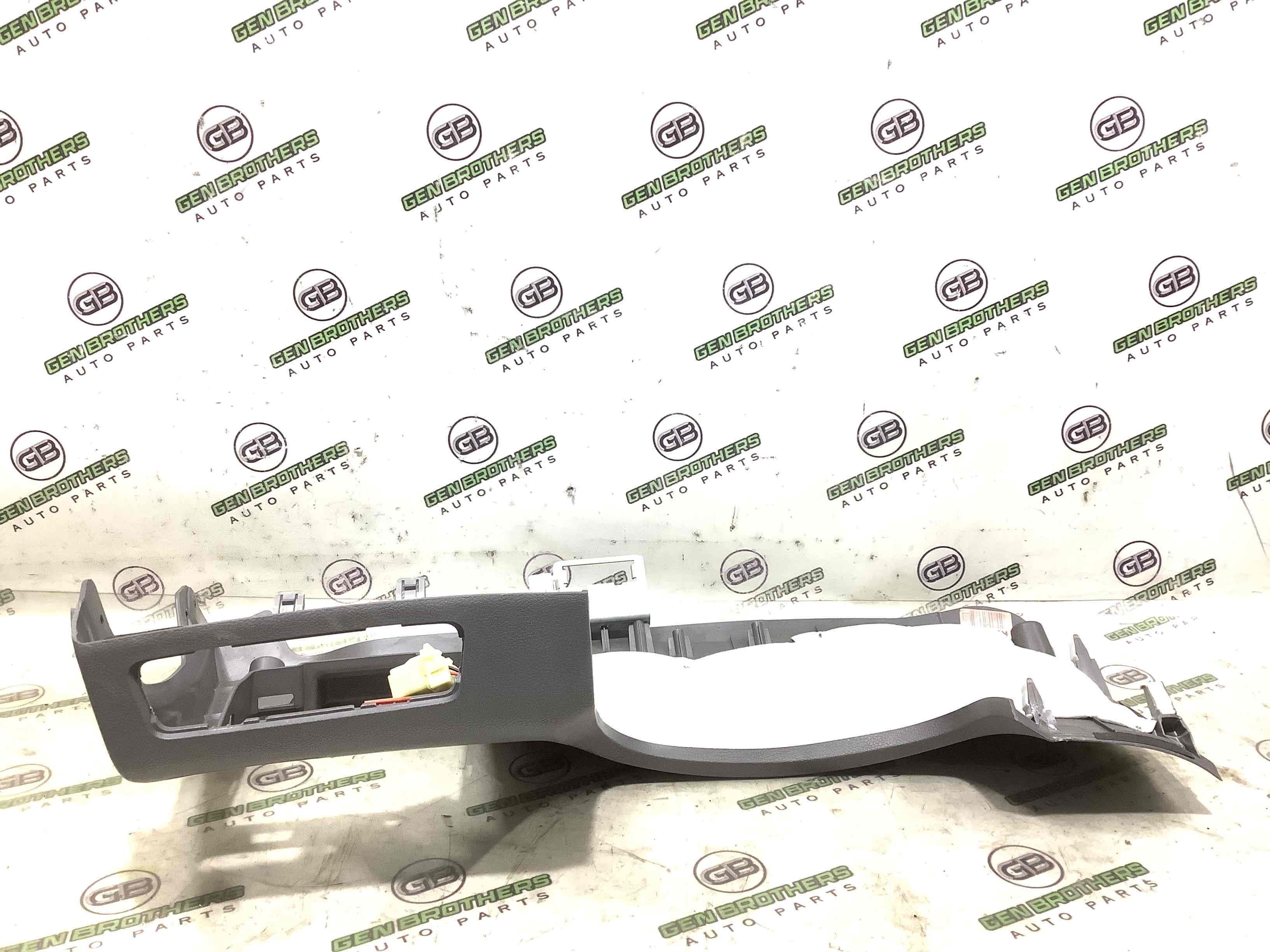 Обшивка панелі приладів торпедо