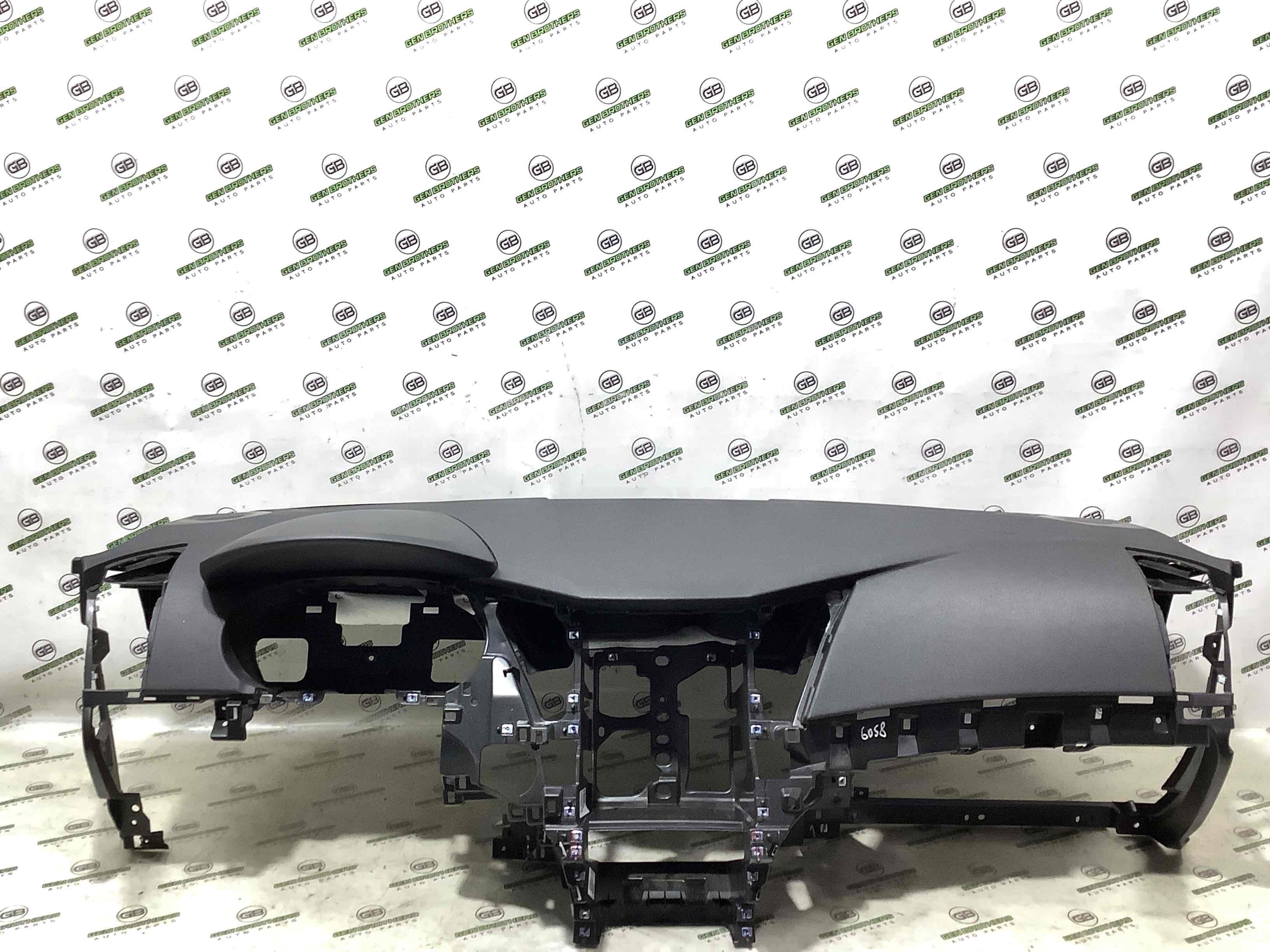 Панель передняя салона торпедо