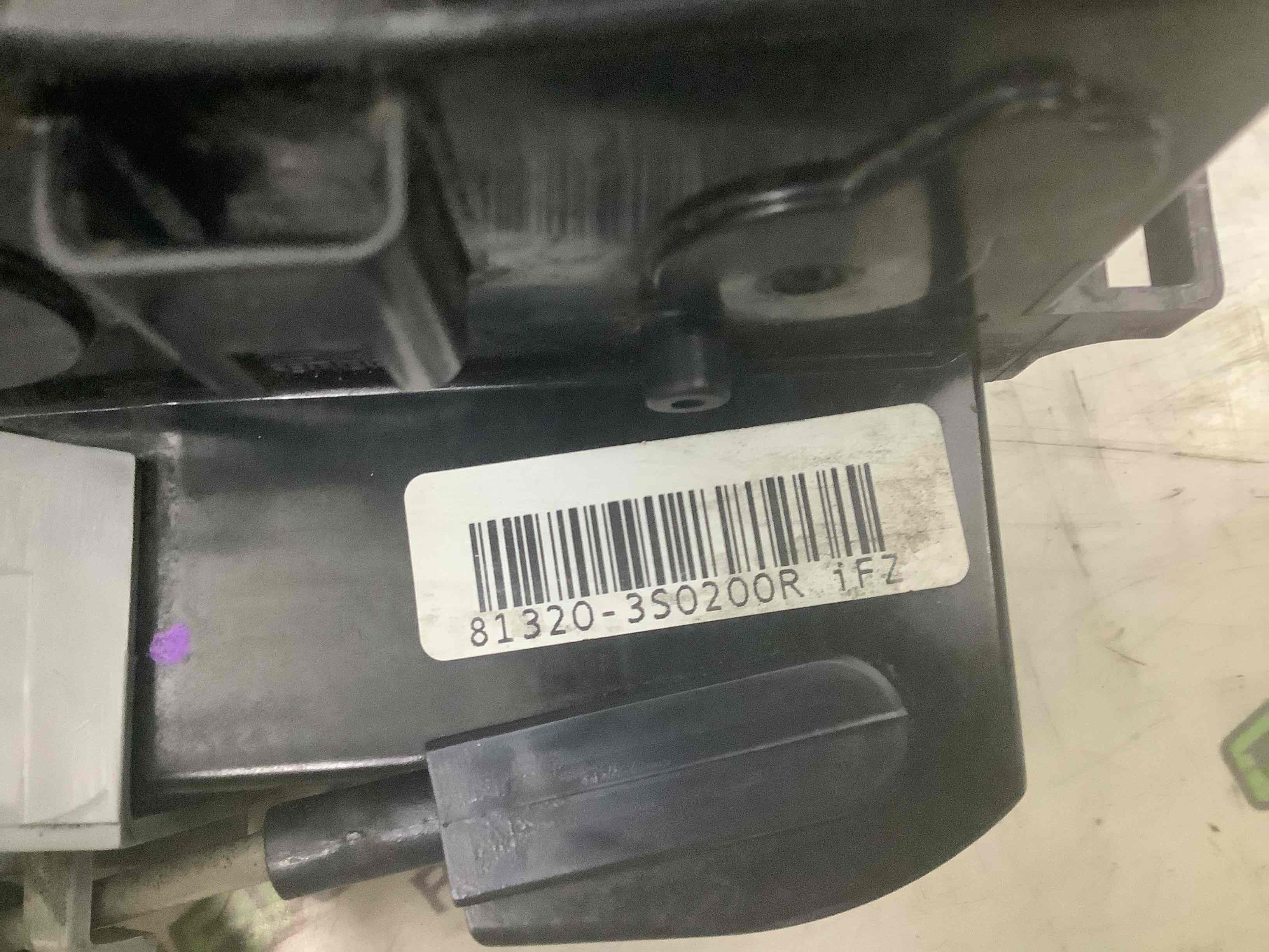 Замок дверей передньої правої