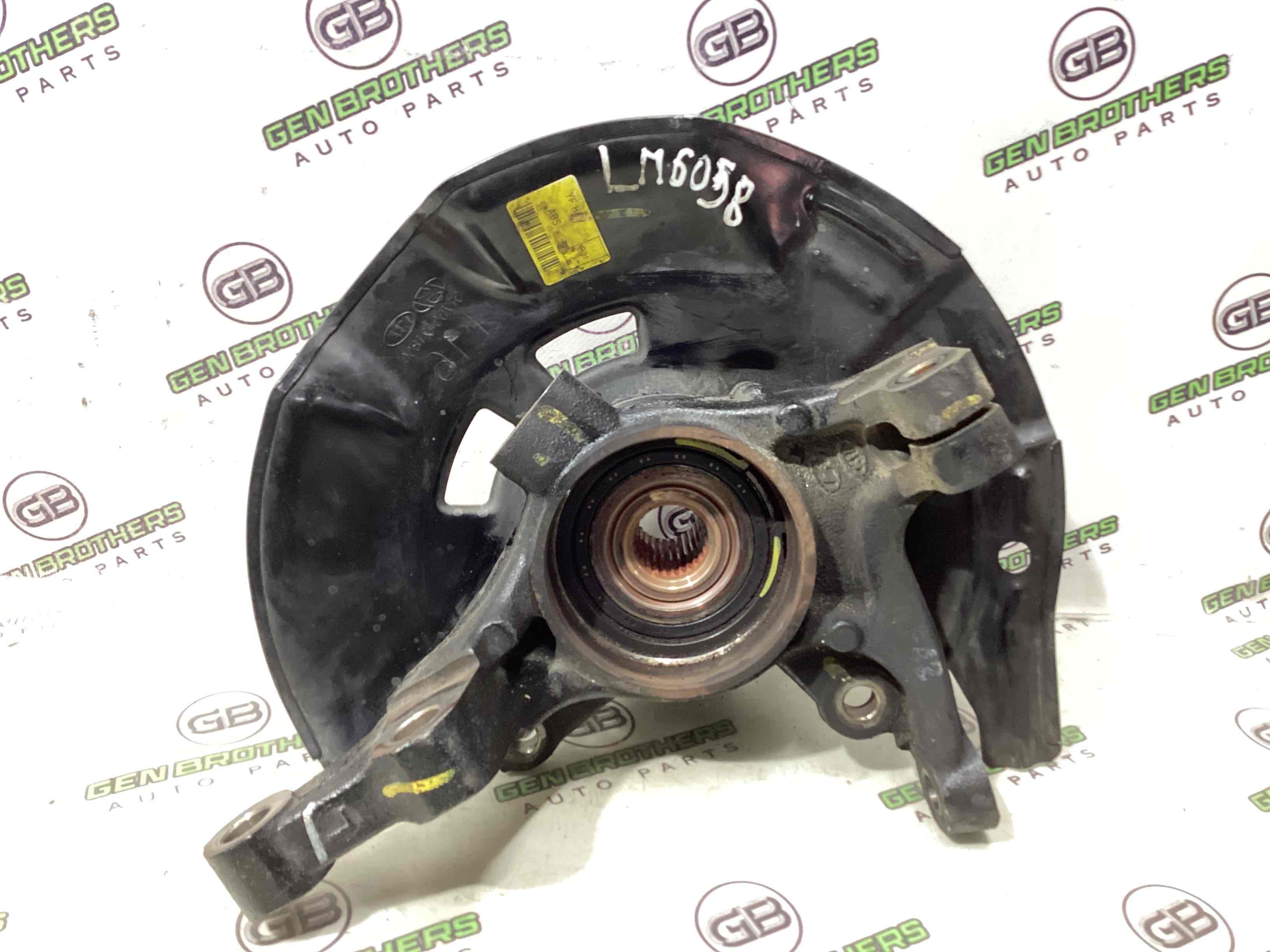 Кулак поворотный левый