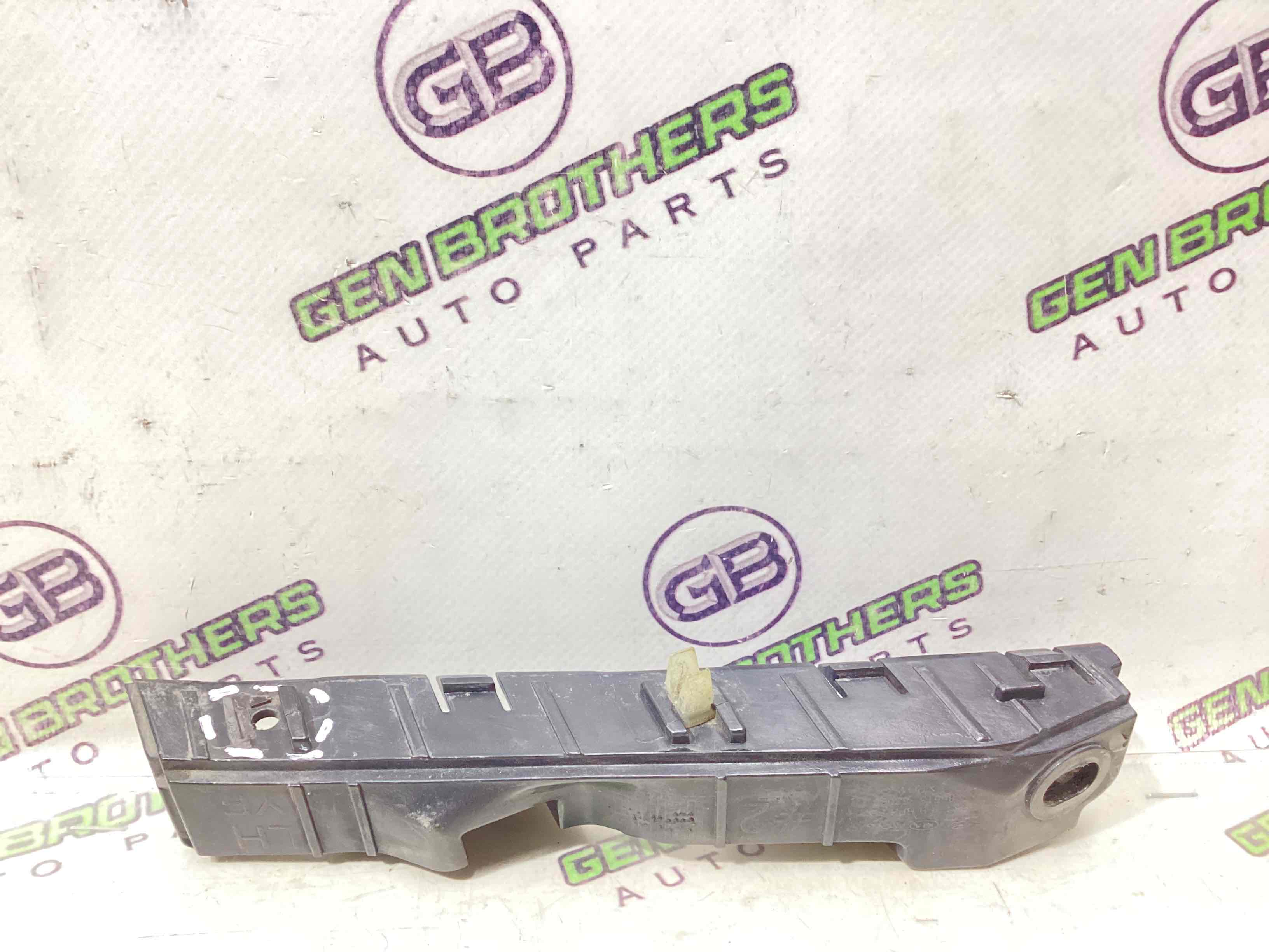 Крепление переднего бампера левое