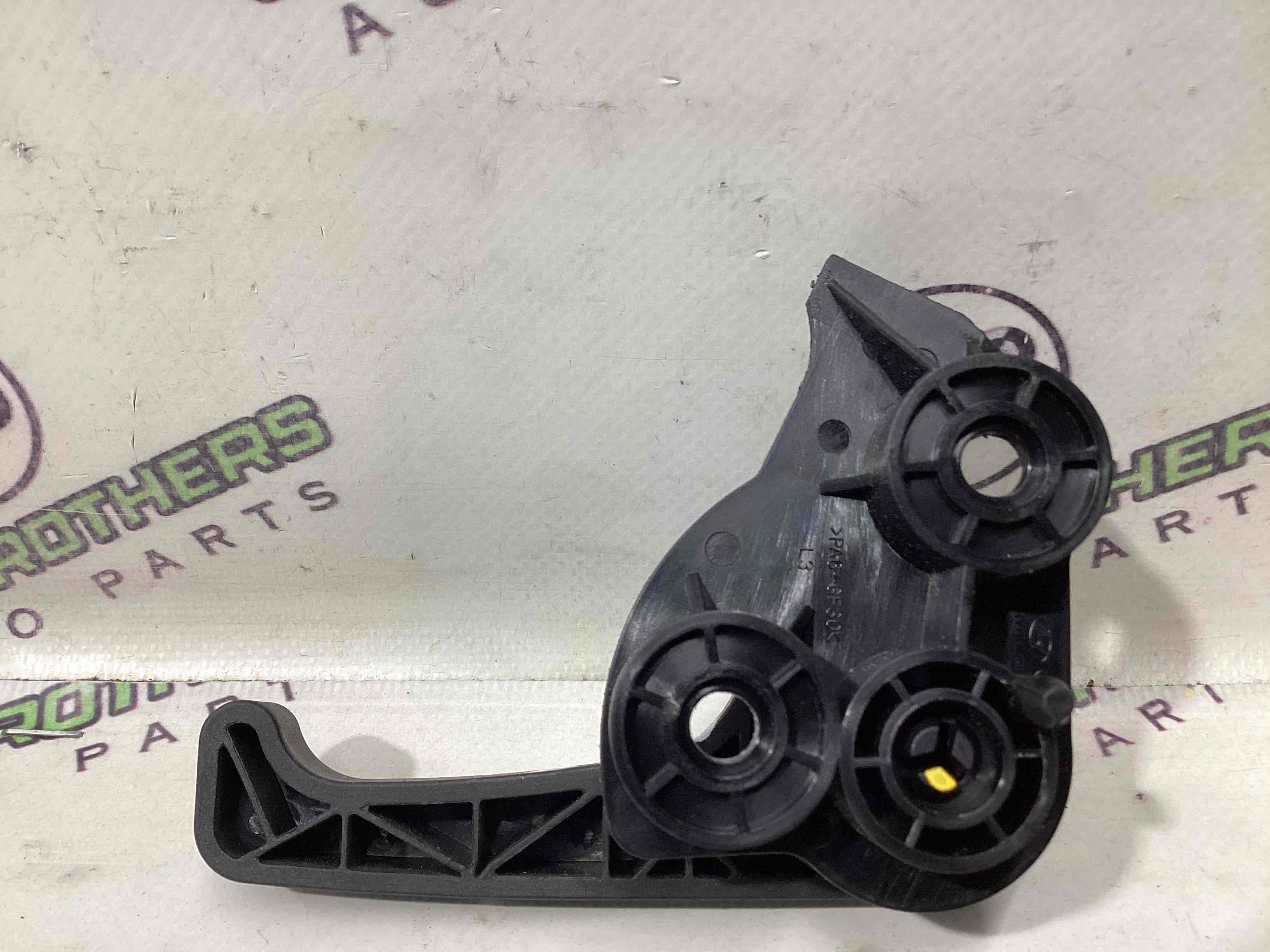 Ручка открывания капота