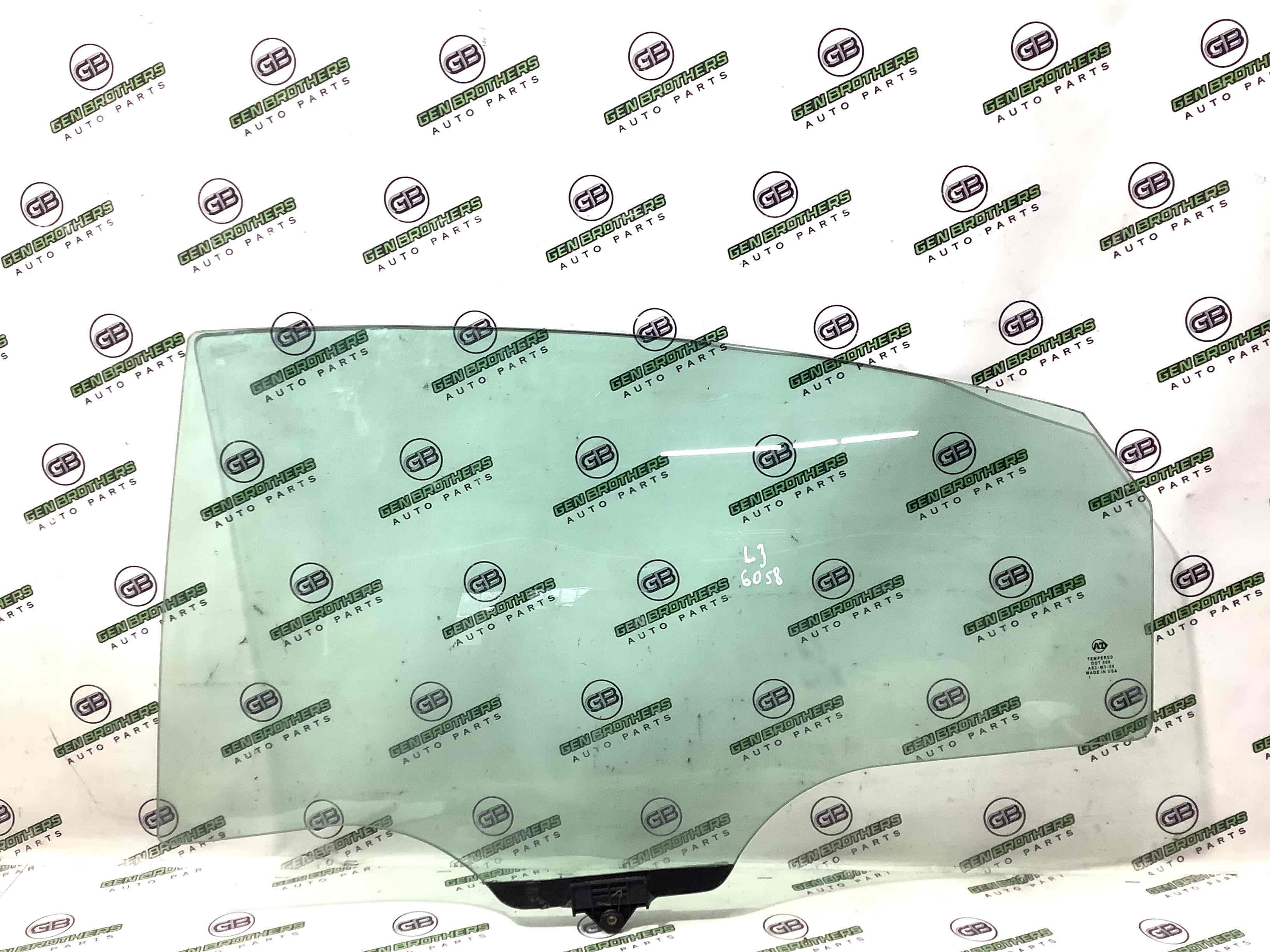 Скло заднє ліве