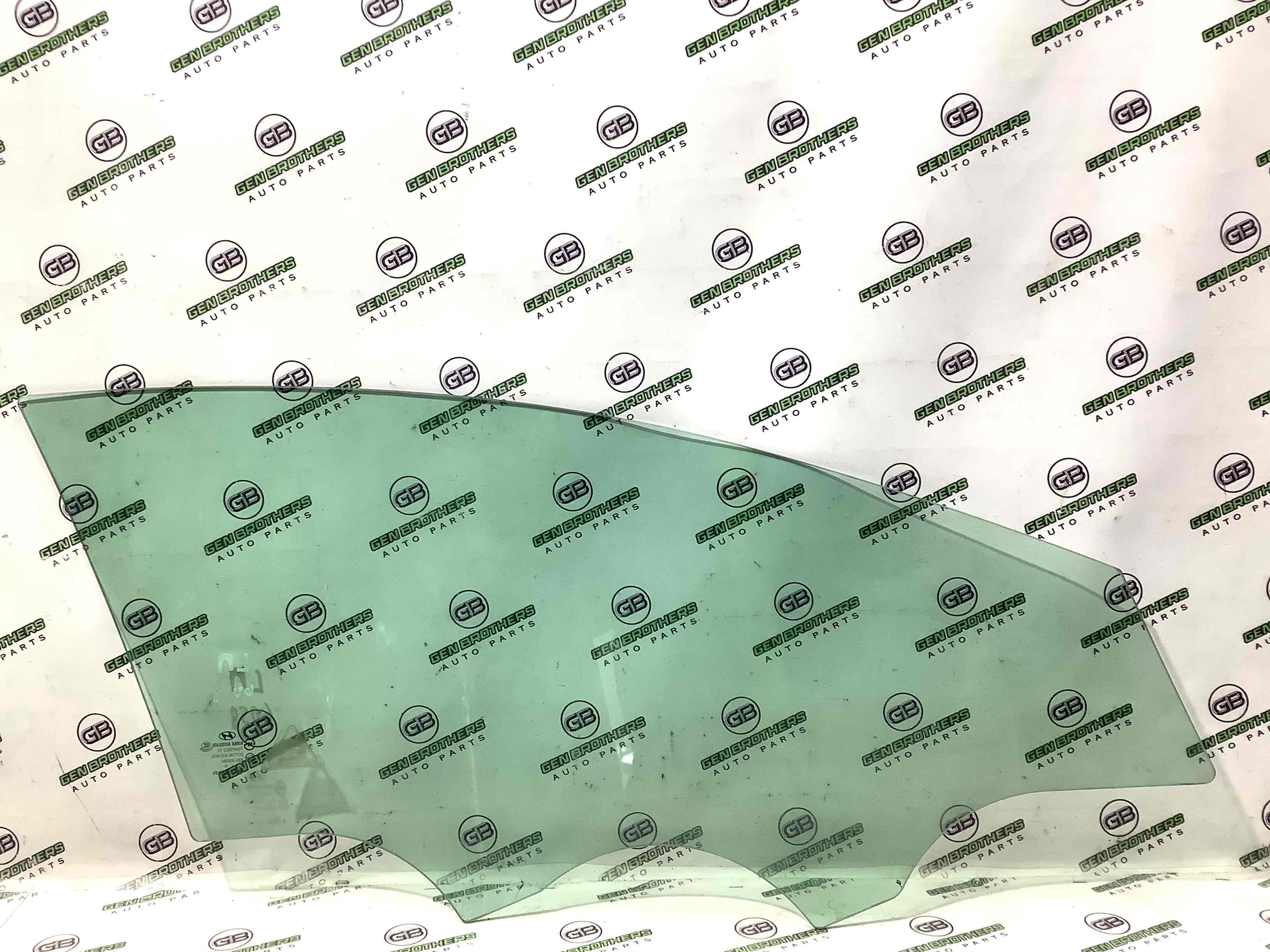 Скло переднє ліве