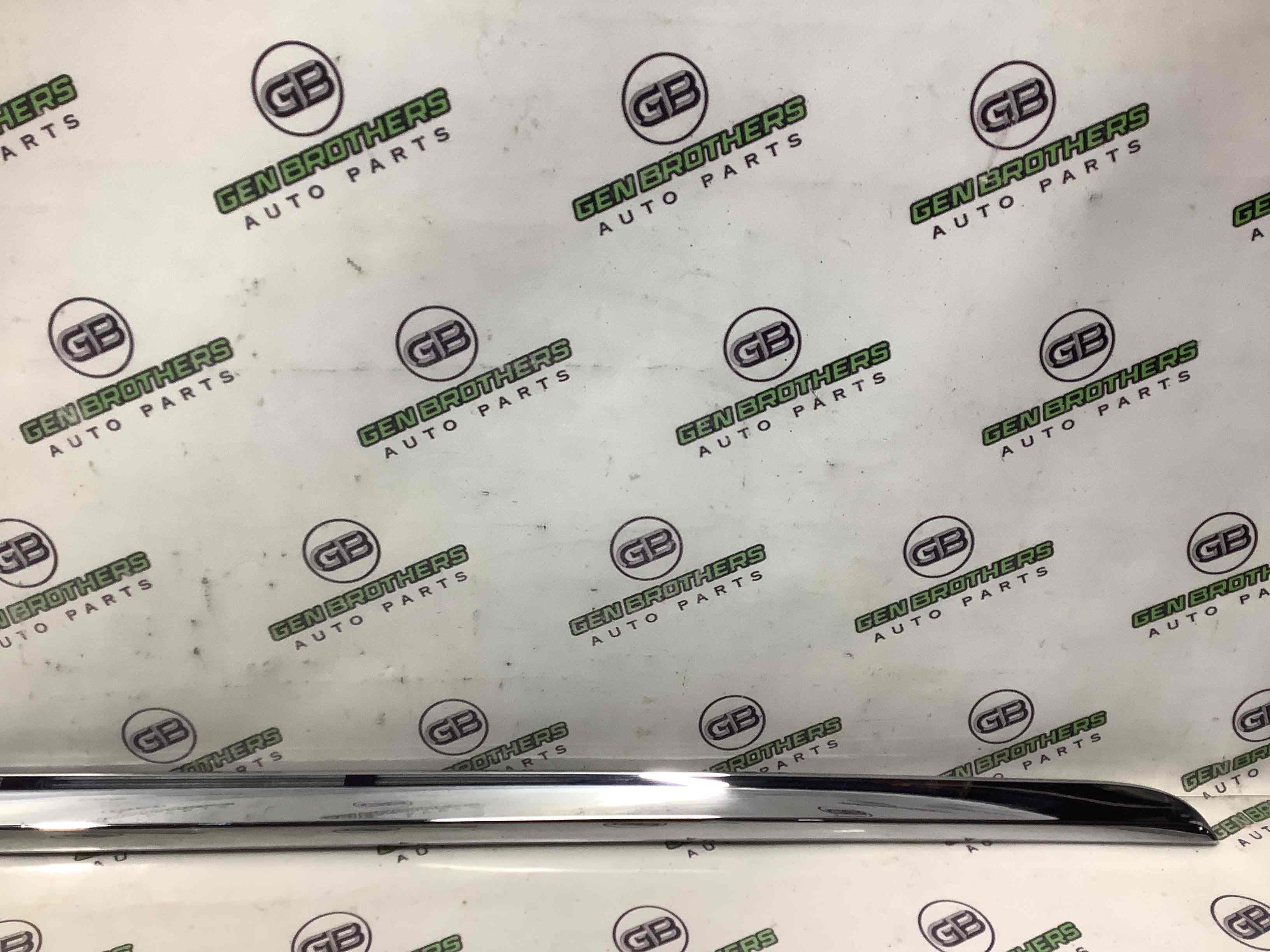 Молдинг двері передньої лівої