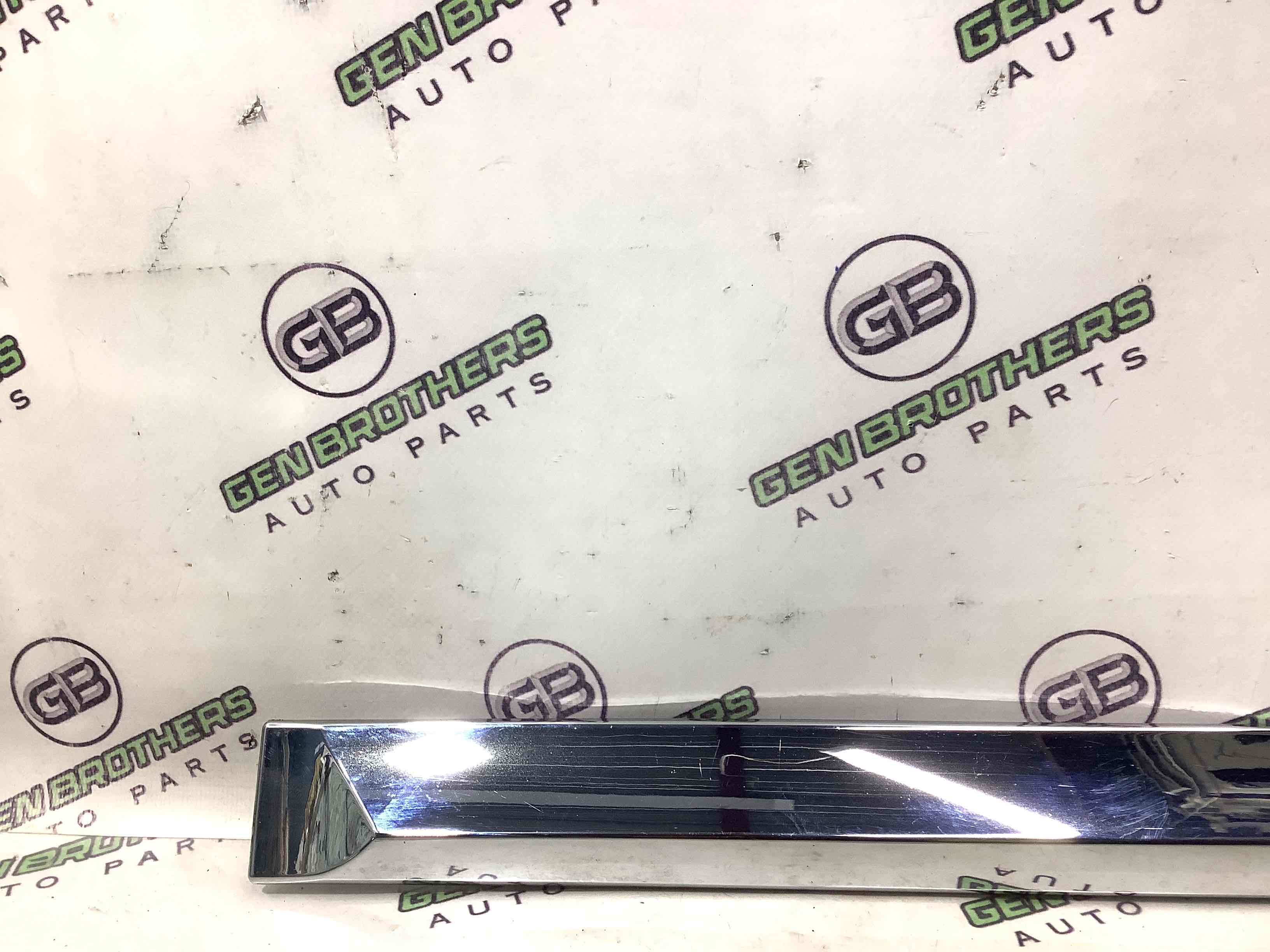 Молдинг двери задней правой