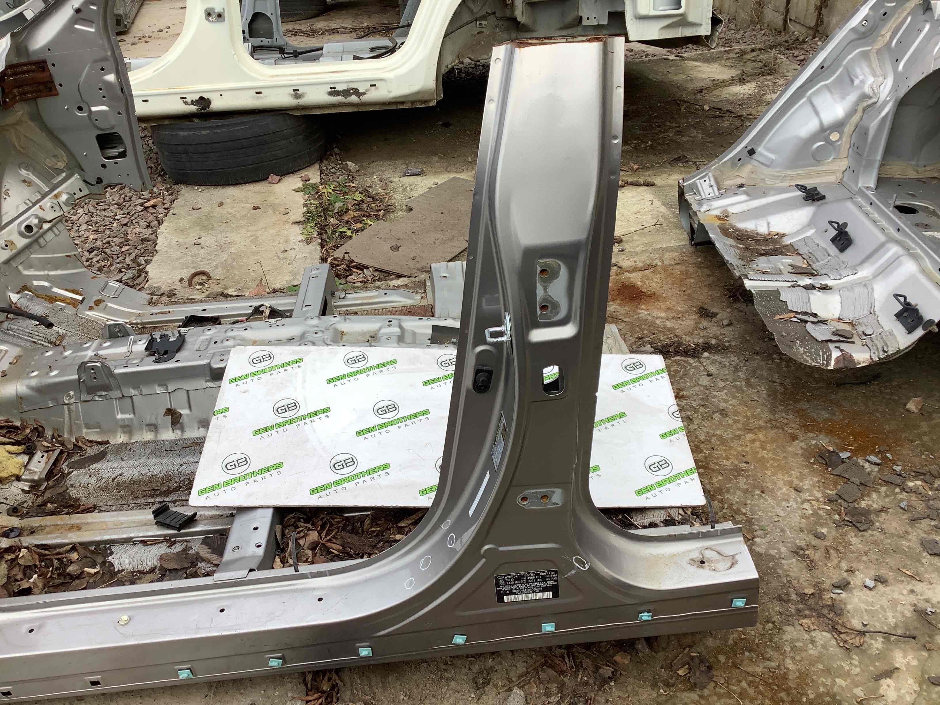 Стійки кузова та пороги