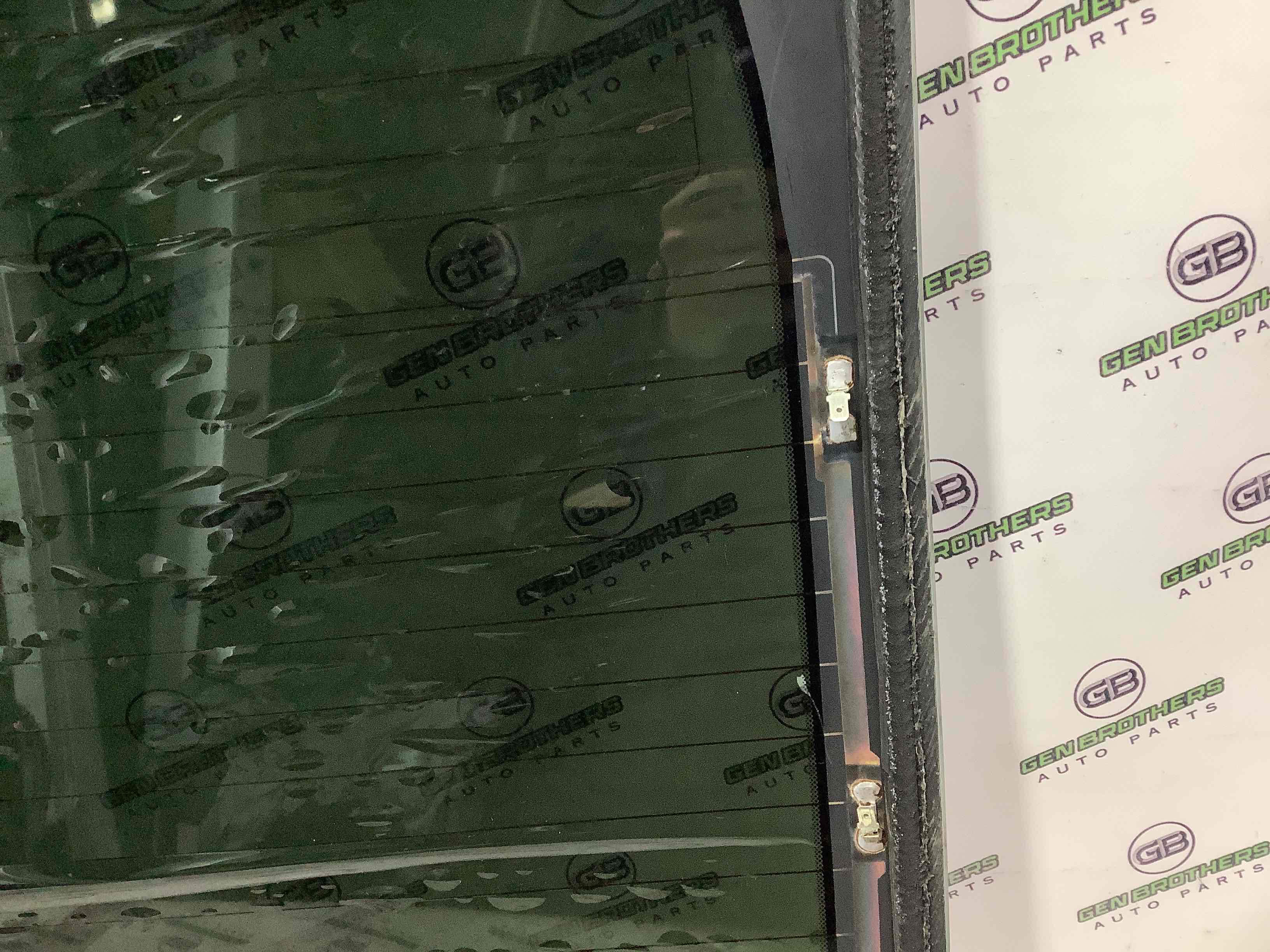 Стекло заднее, стекло крышки багажника