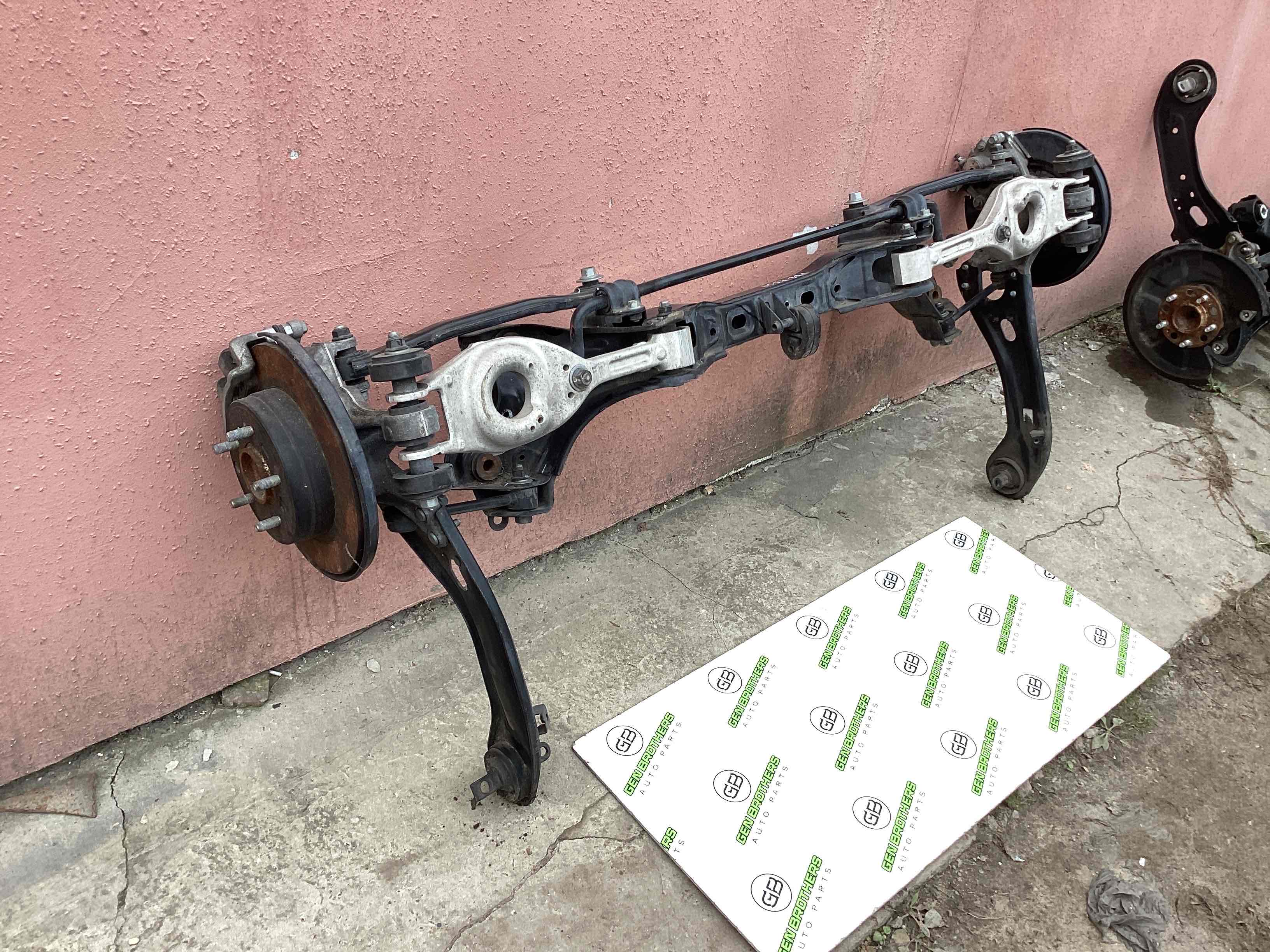 Балка підвіски задня підрамник