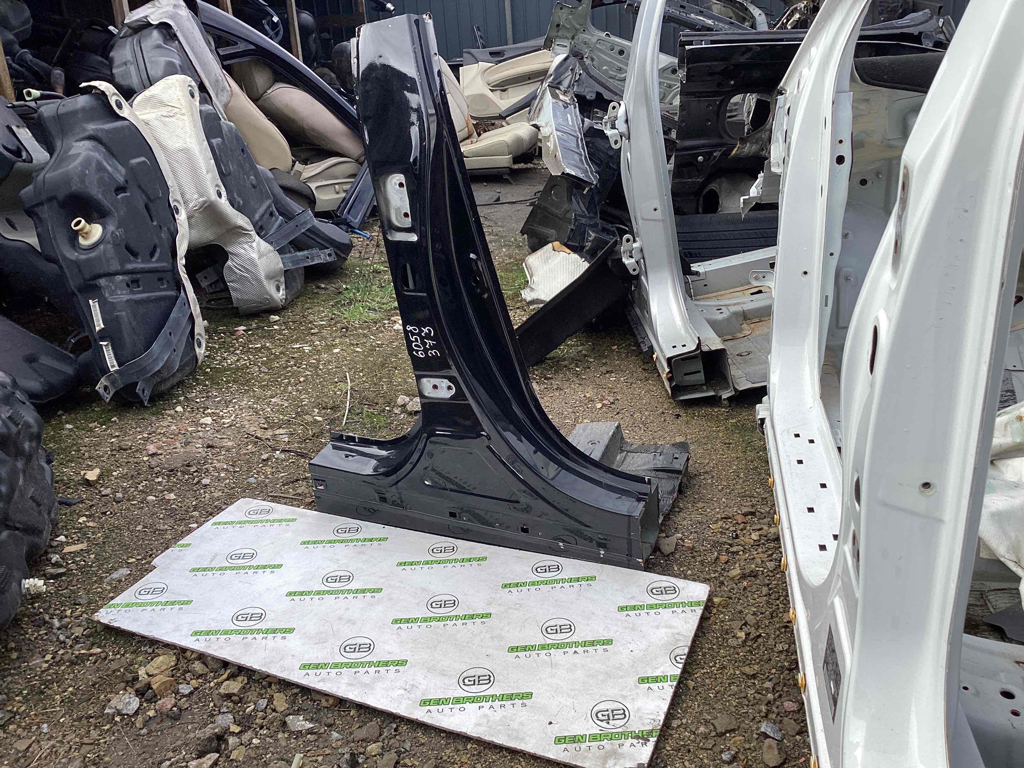 Стійки кузова та пороги