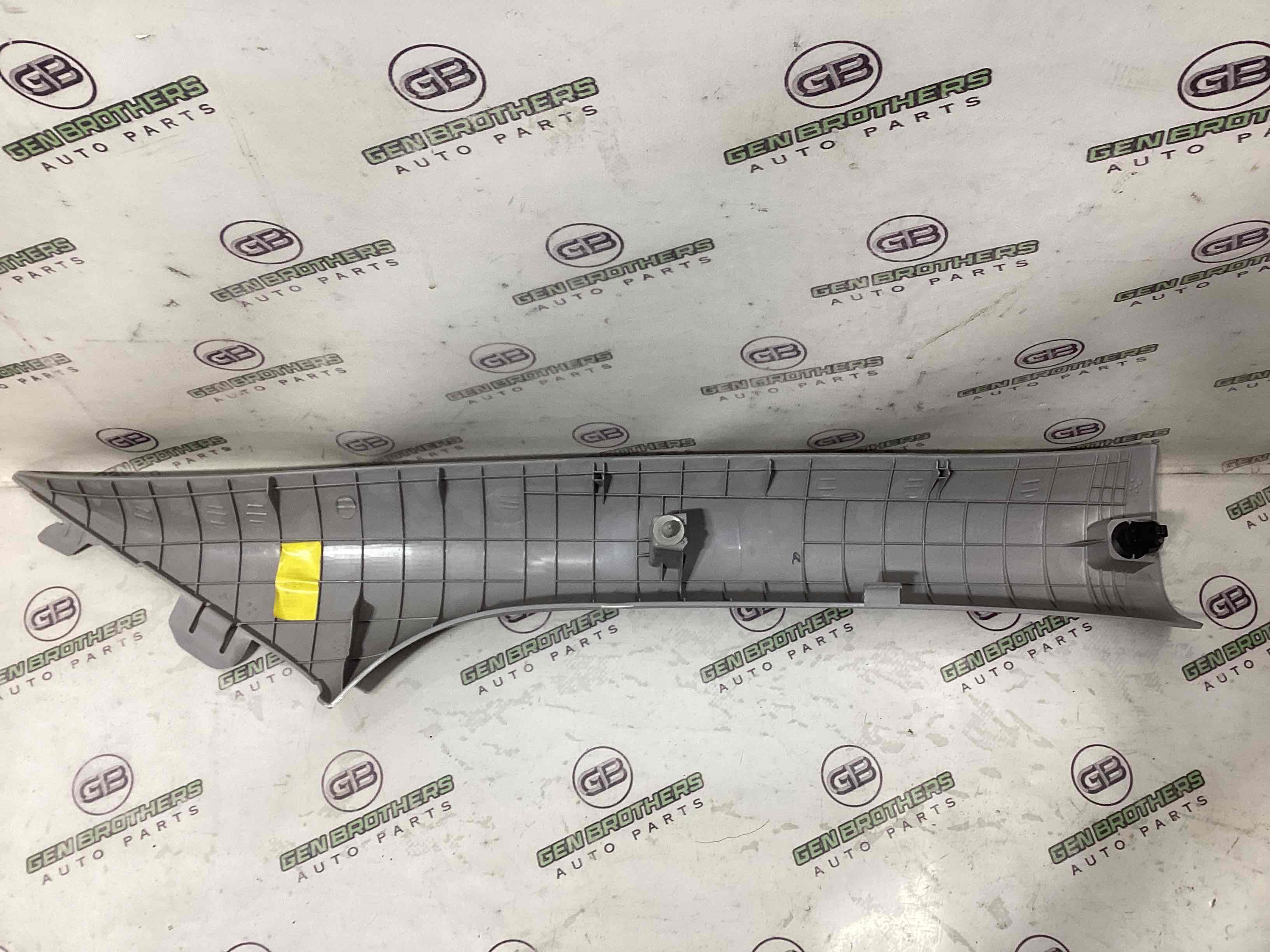 Обшивка передньої стійки ліва