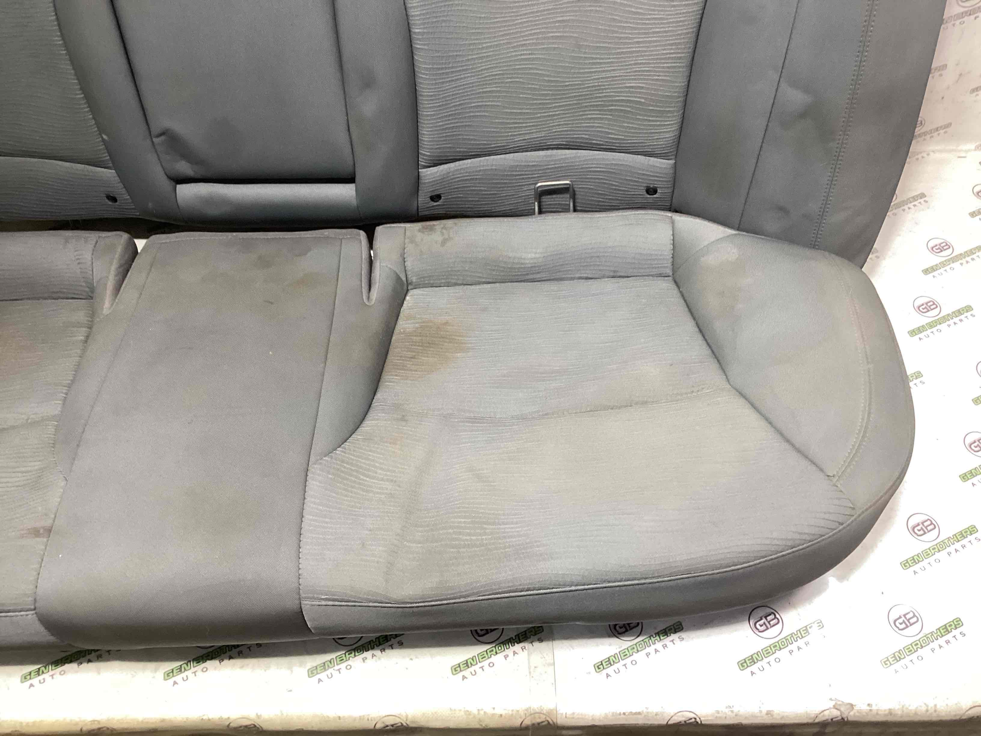 Задній ряд сидінь