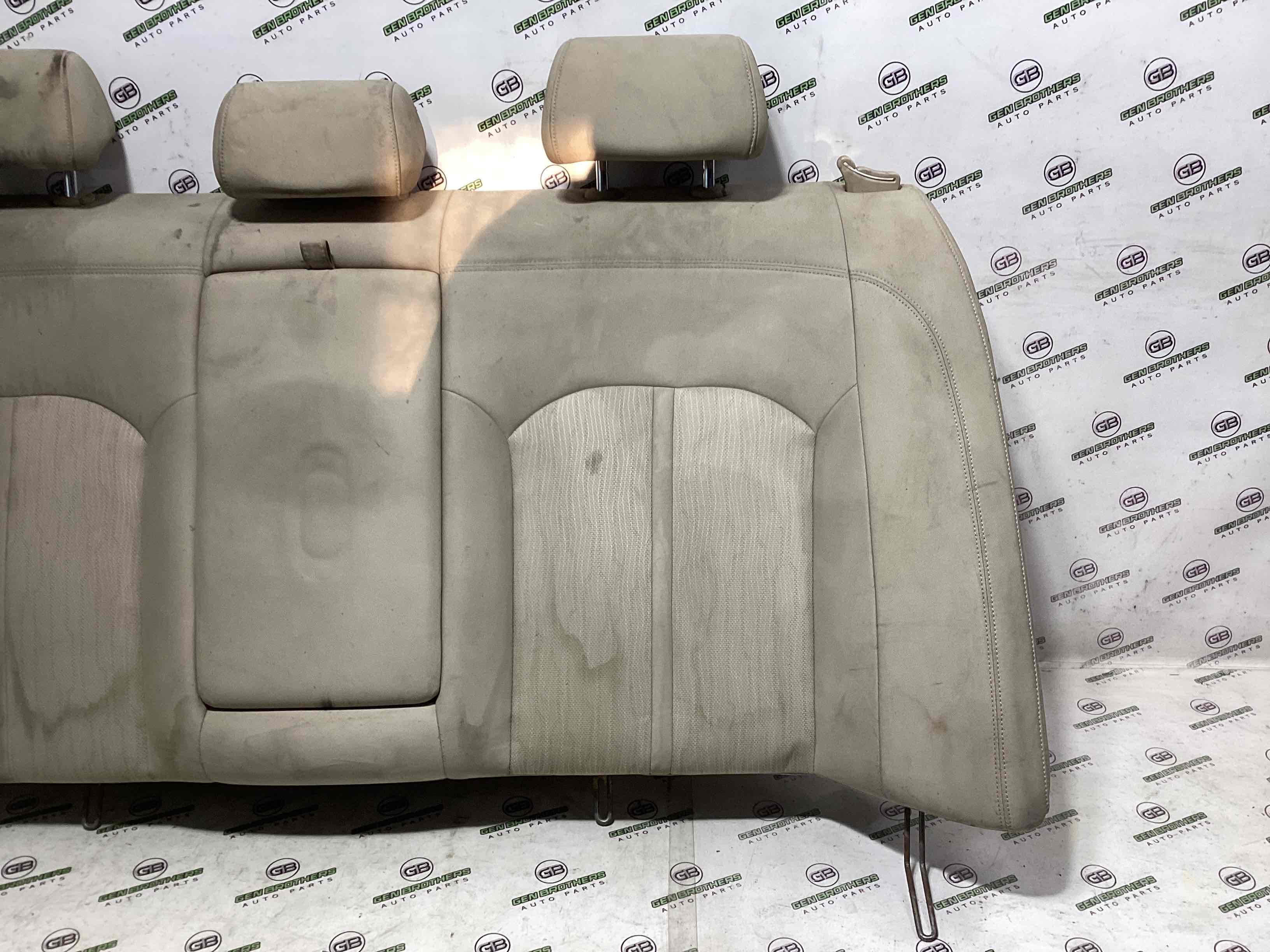 Задній ряд сидінь