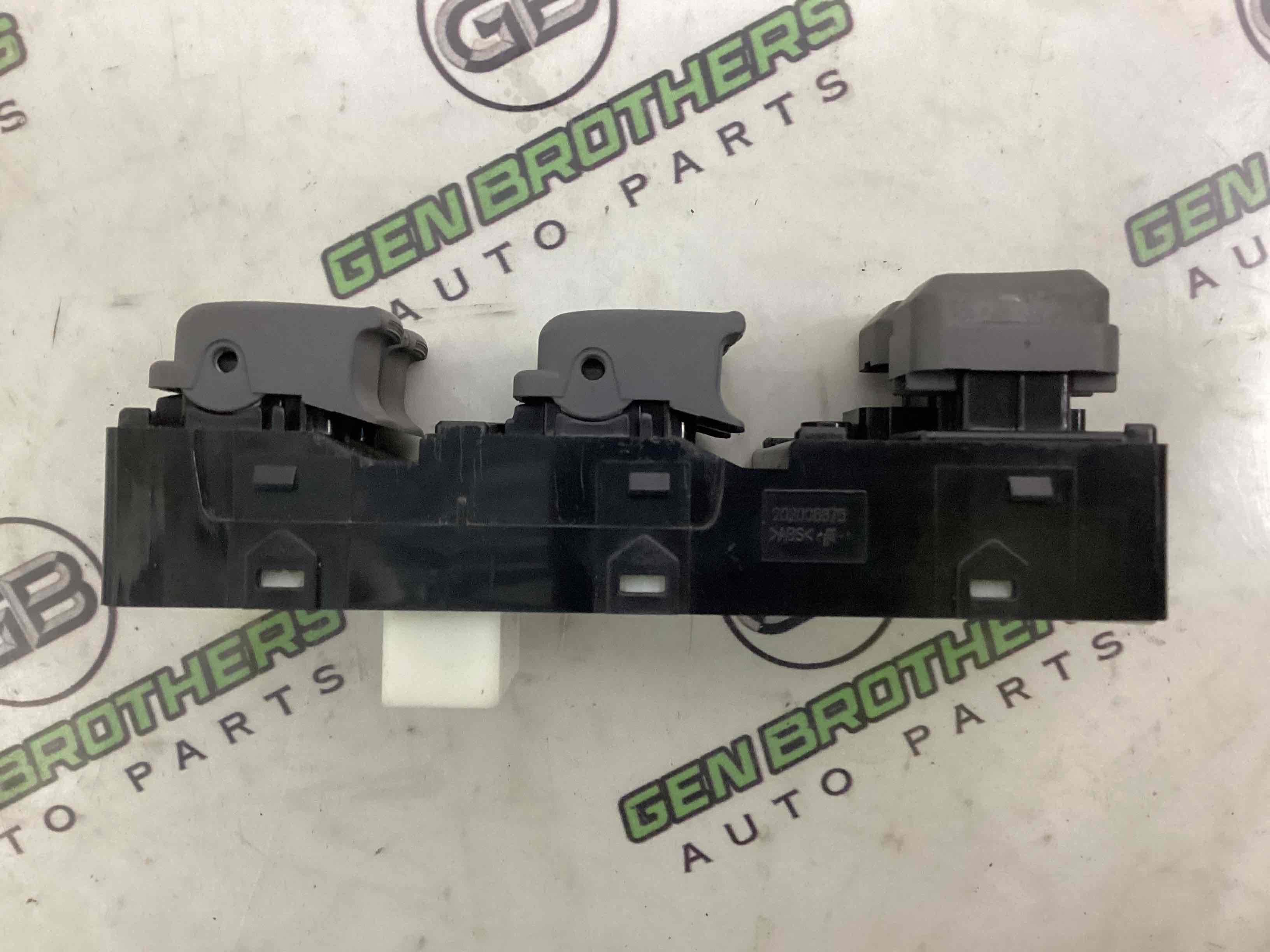 Кнопки управления стеклоподъемниками