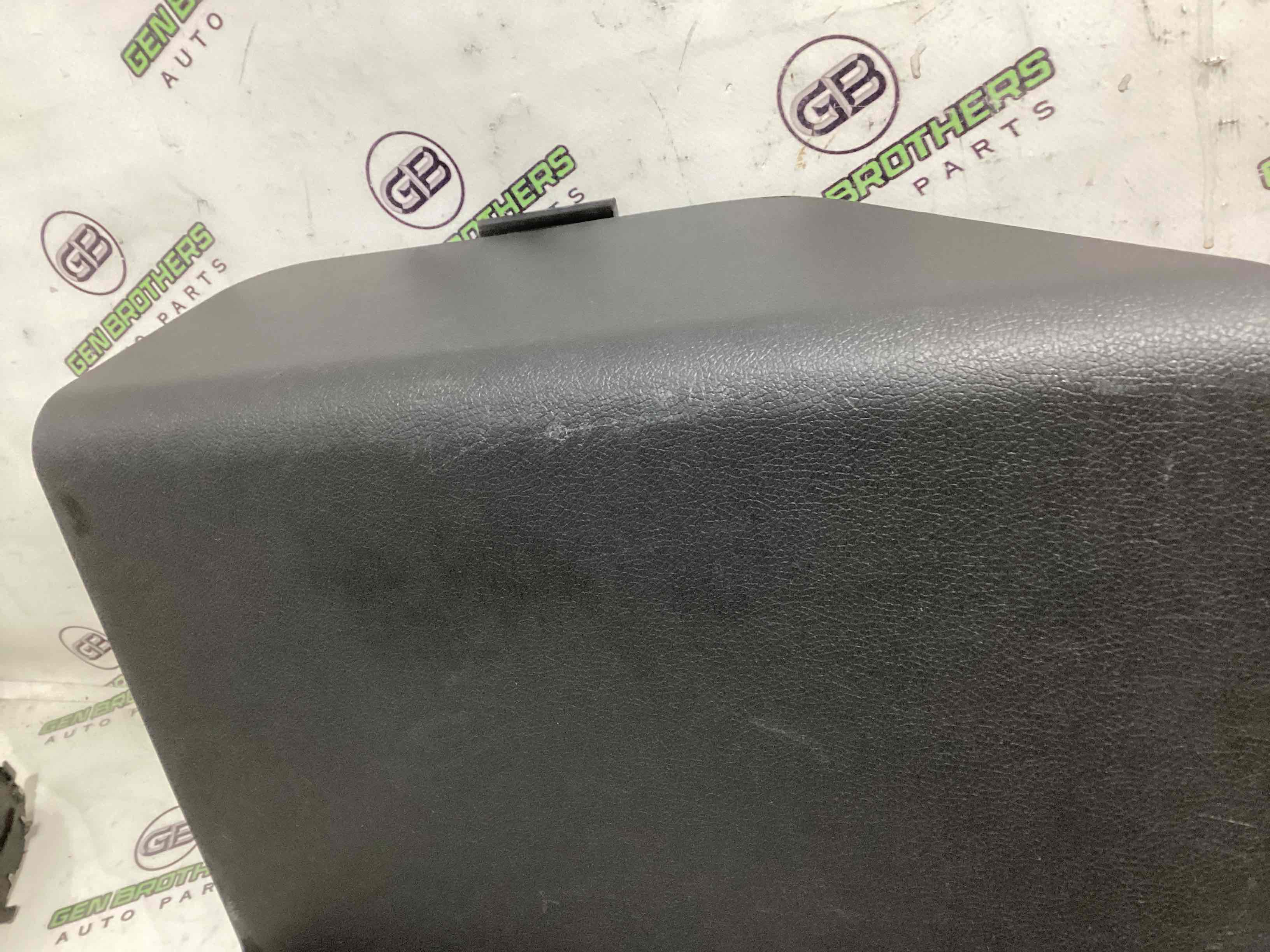 Акумуляторна батарея, кріплення та ін.