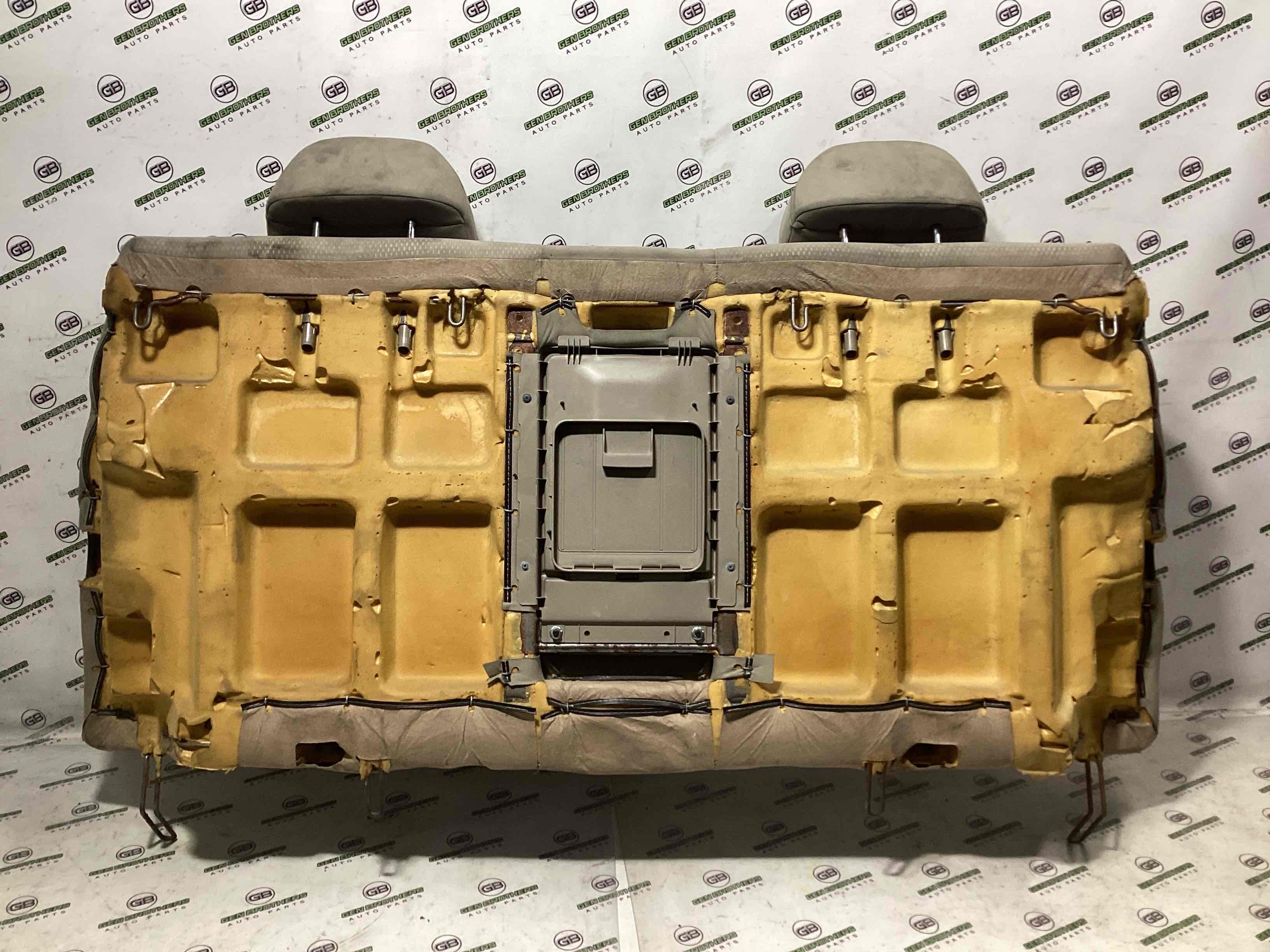 Задній ряд сидінь