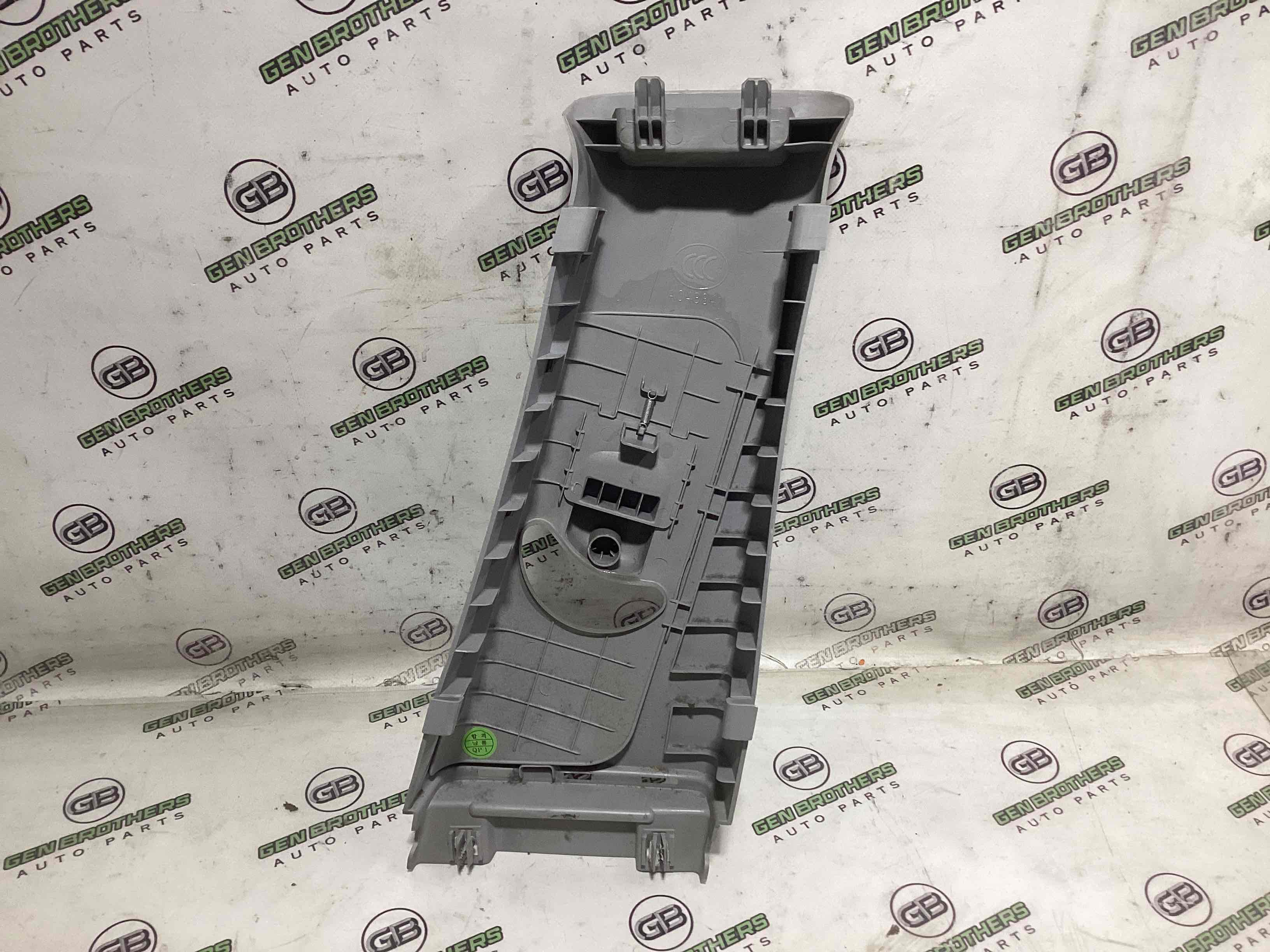 Обшивка центральної стійки ліва