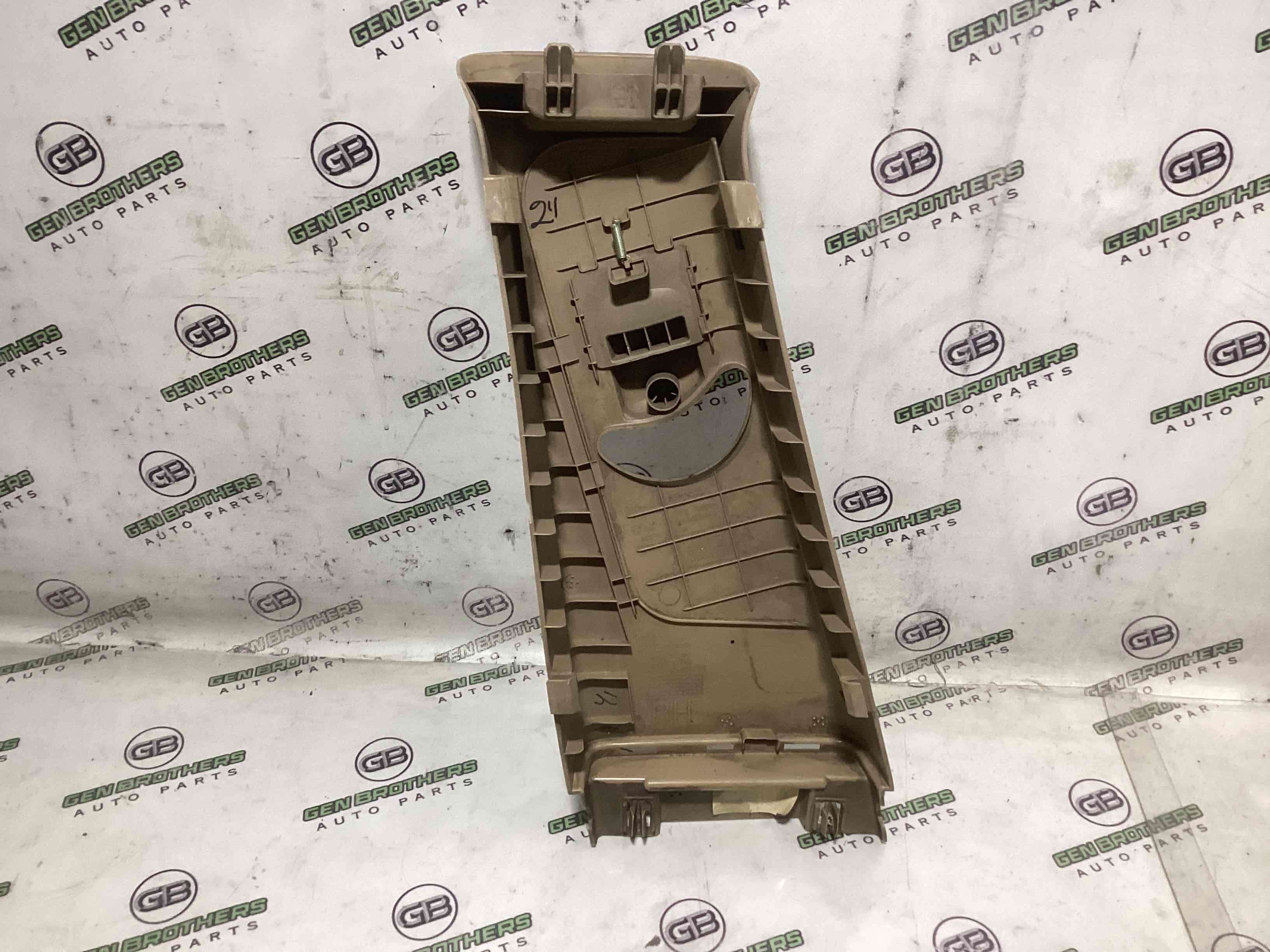 Обшивка центральної стійки права