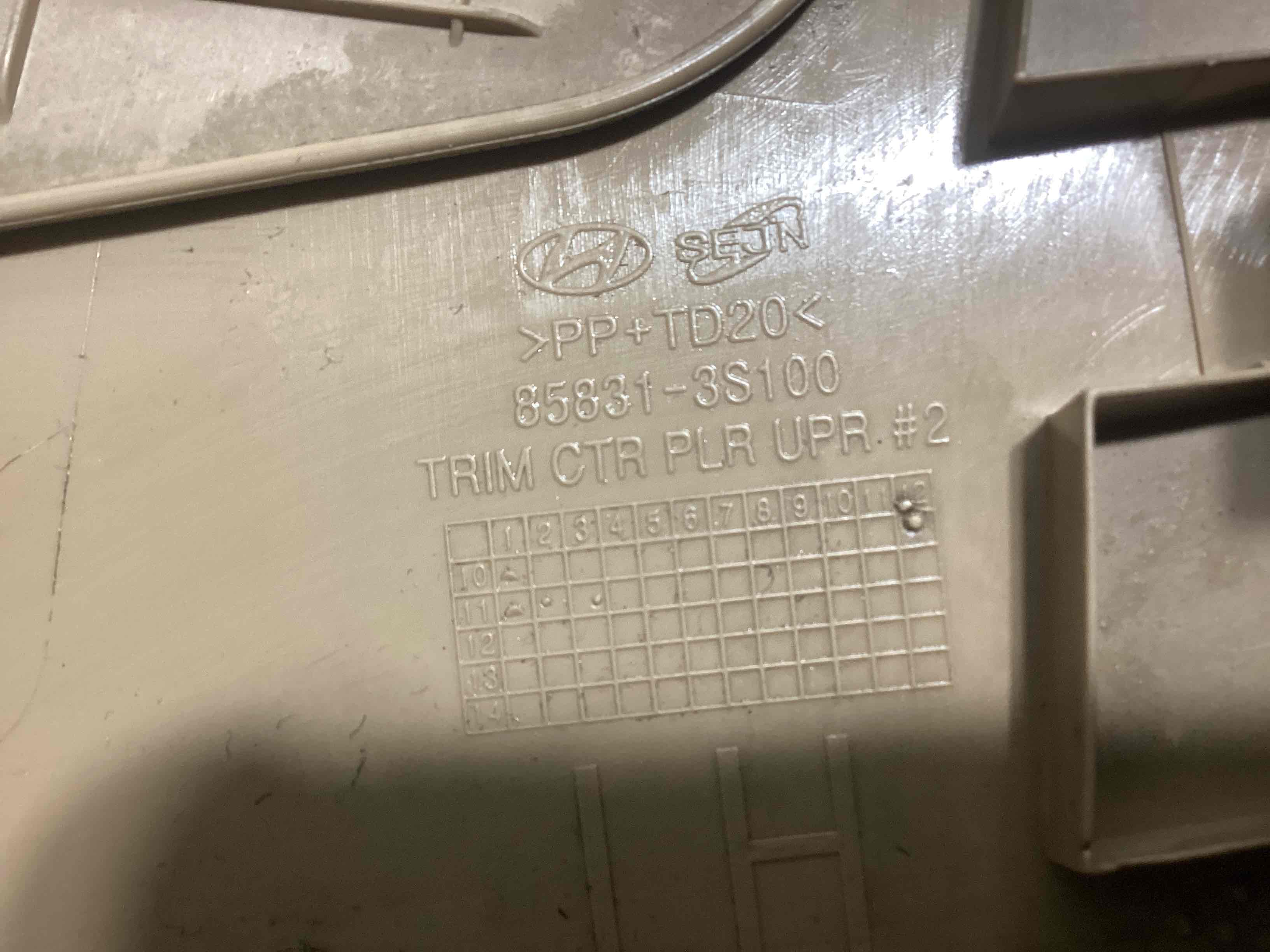 Обшивка центральної стійки ліва