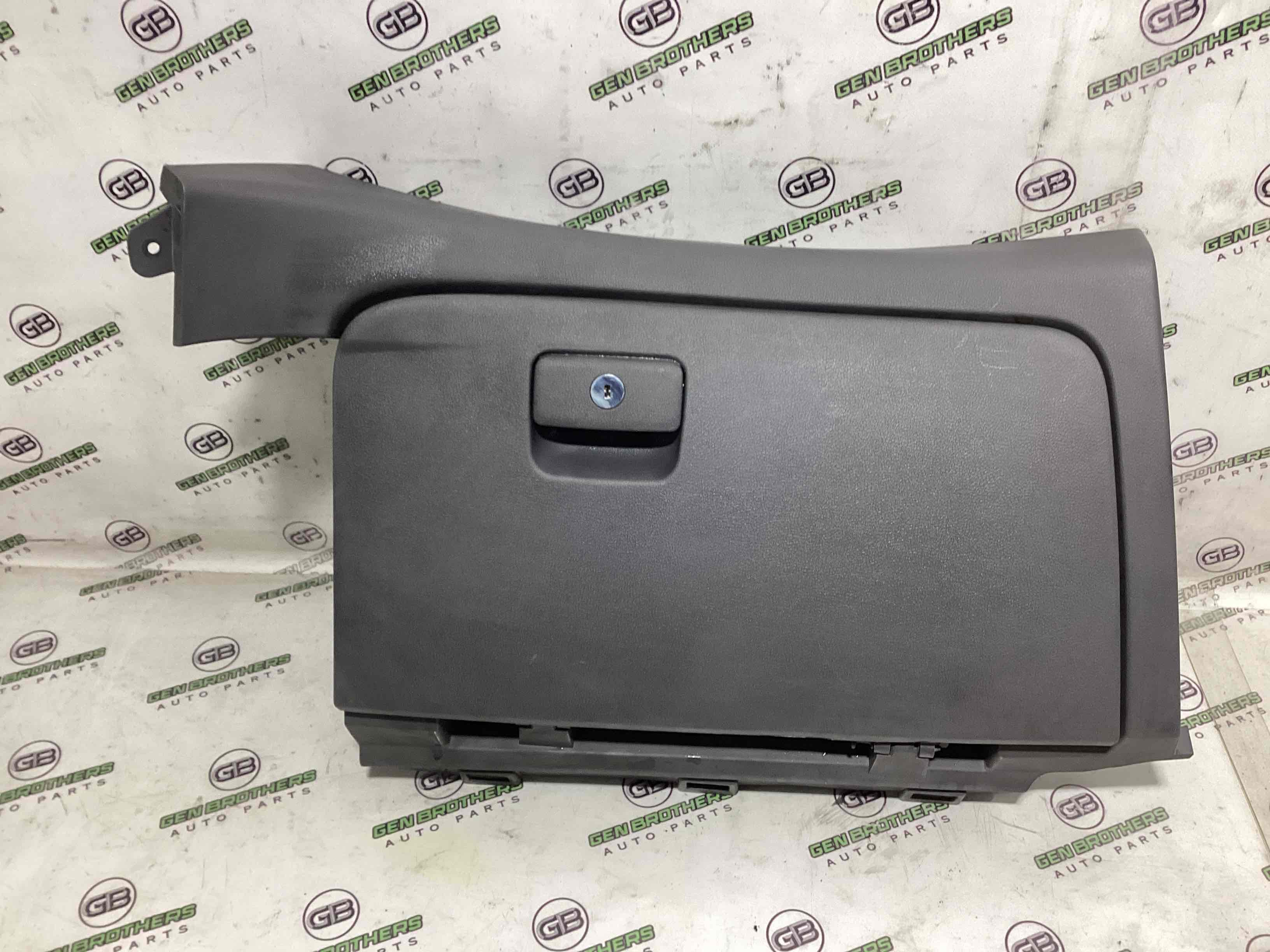 Бардачок замок бардачка, підстаканник, ящик