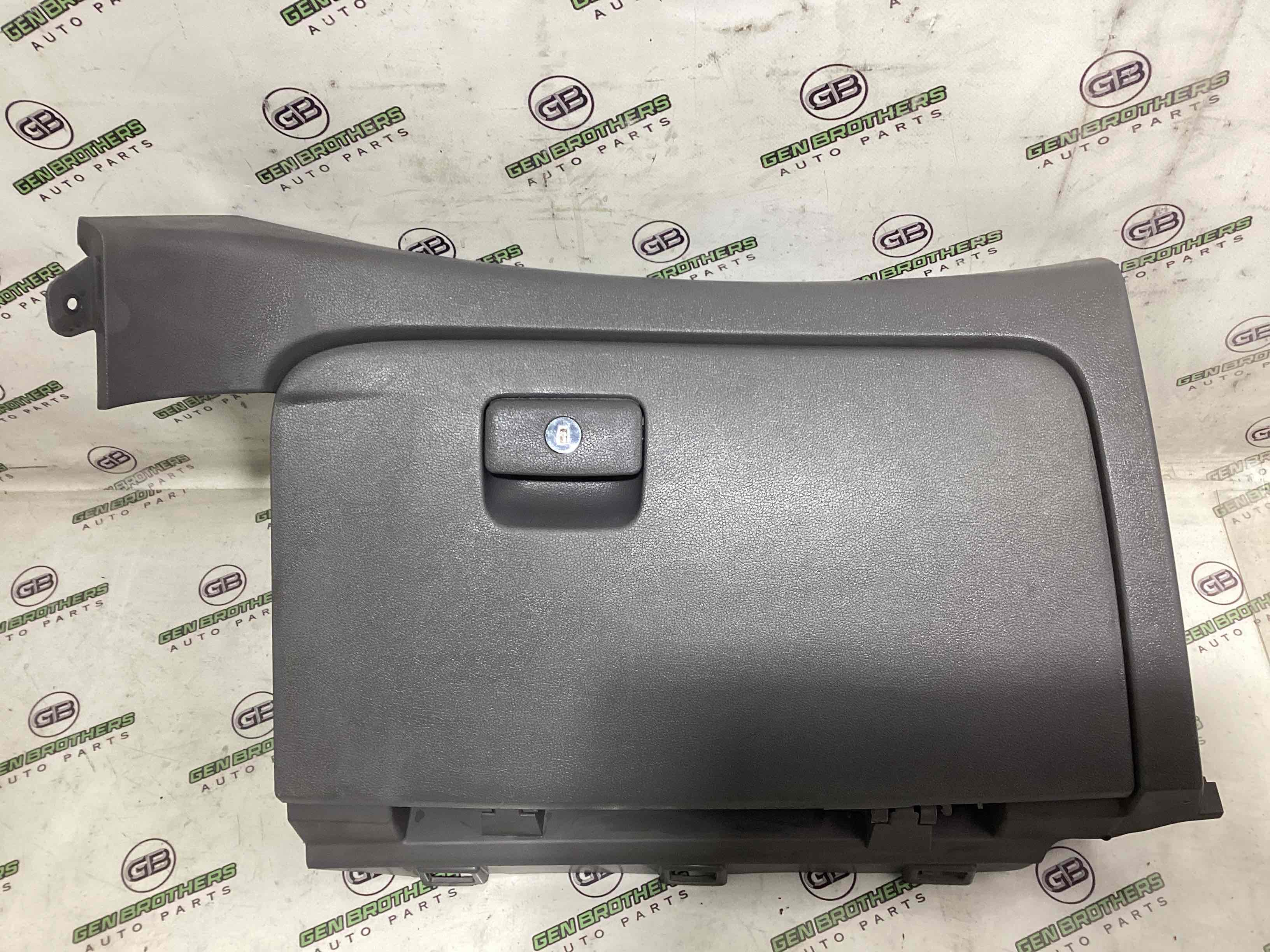 Бардачок замок бардачка, підстаканник, ящик