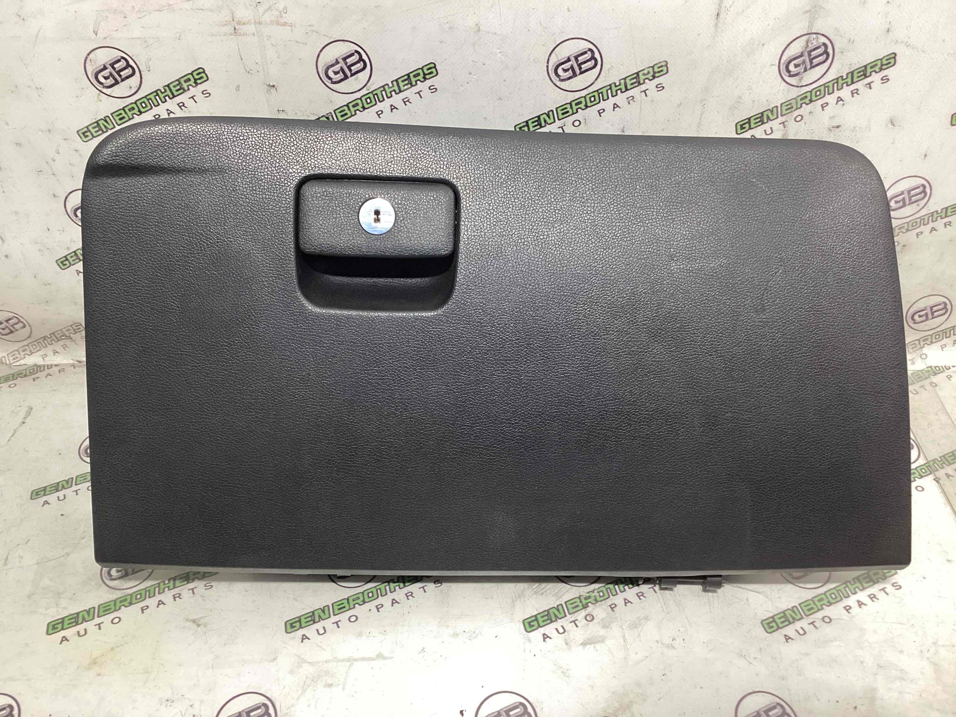 Бардачок замок бардачка, підстаканник, ящик