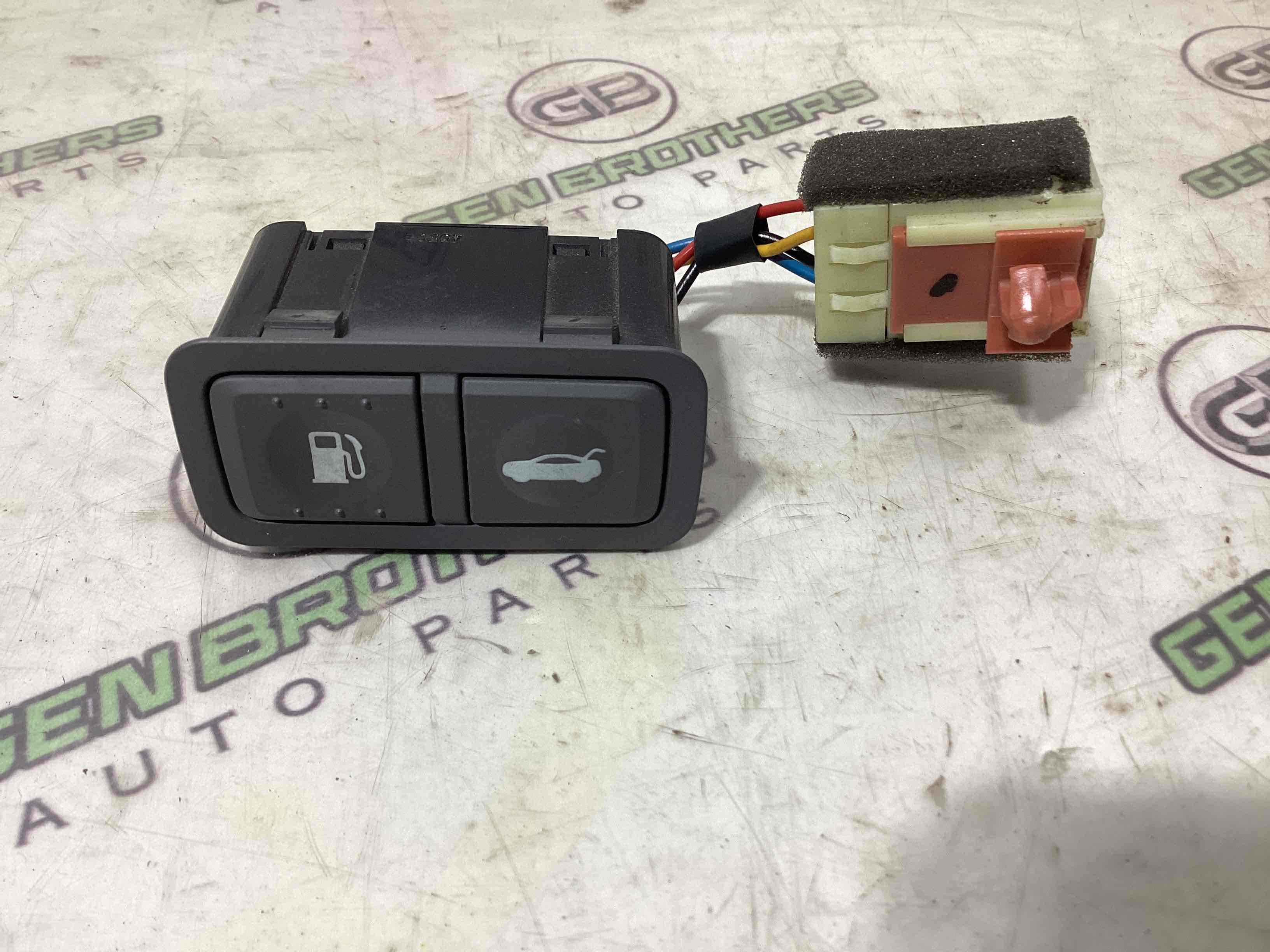 Кнопка відкриття багажника