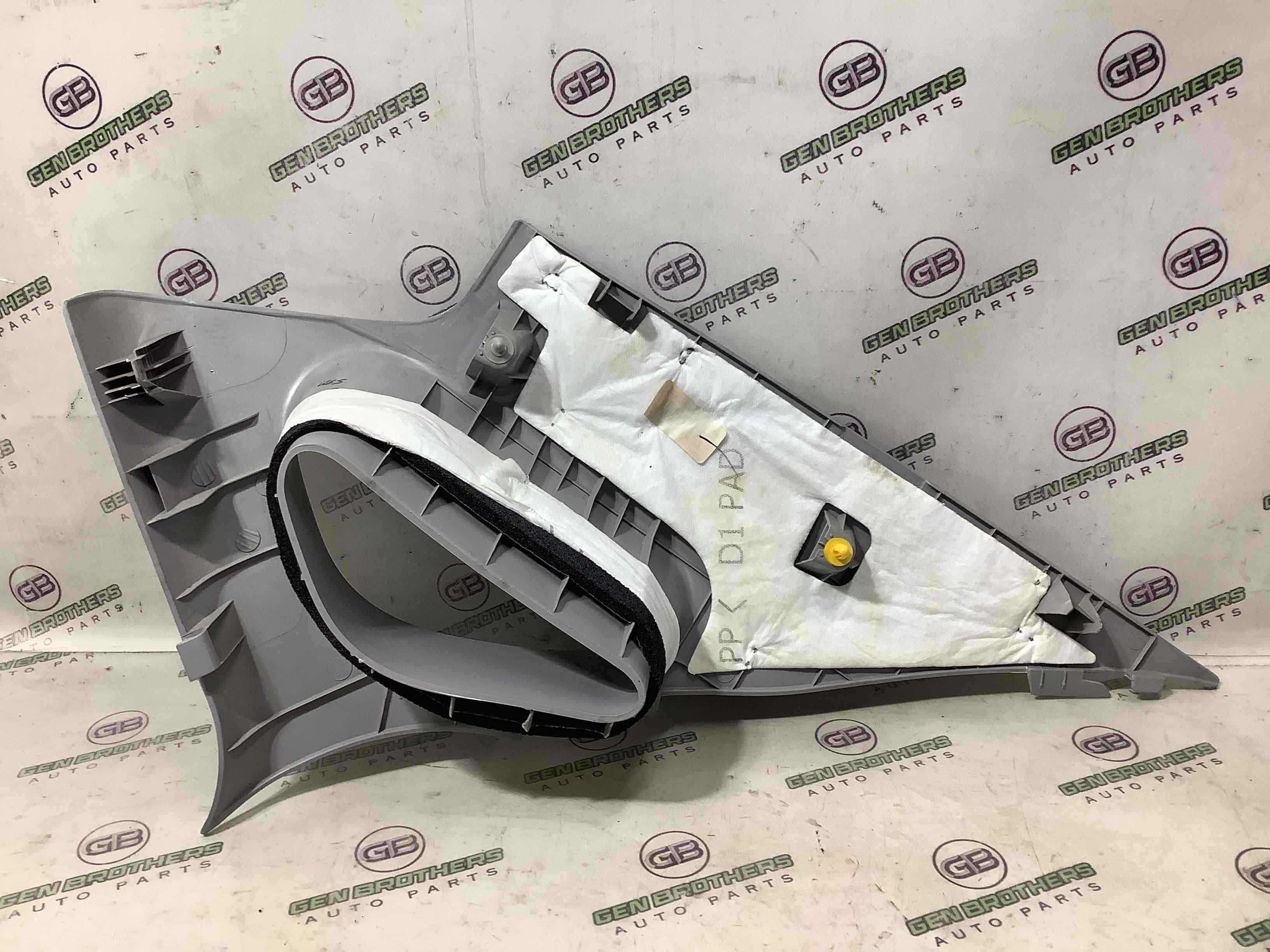 Обшивка задньої стійки ліва