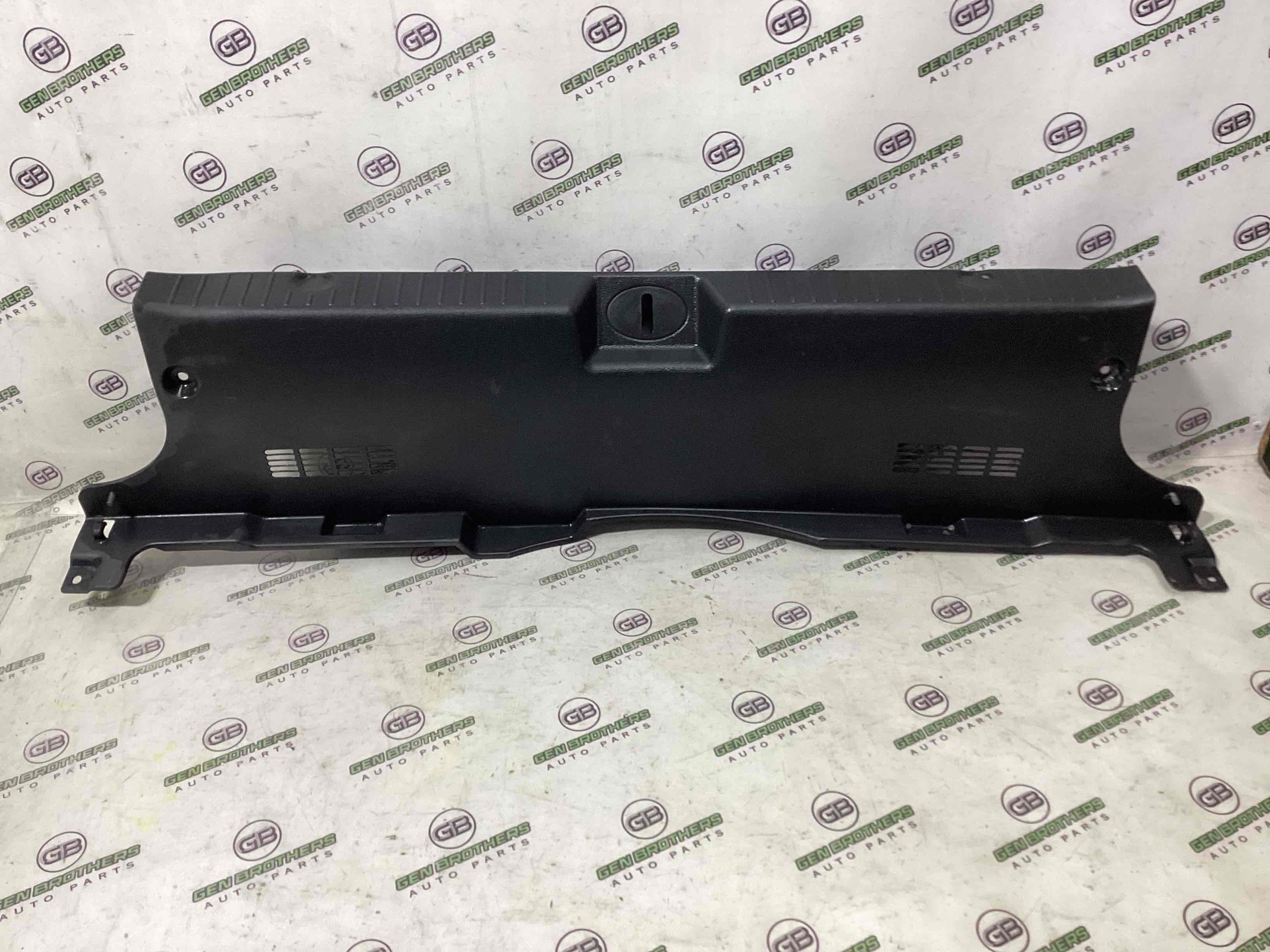 Елементи оздоблення багажника