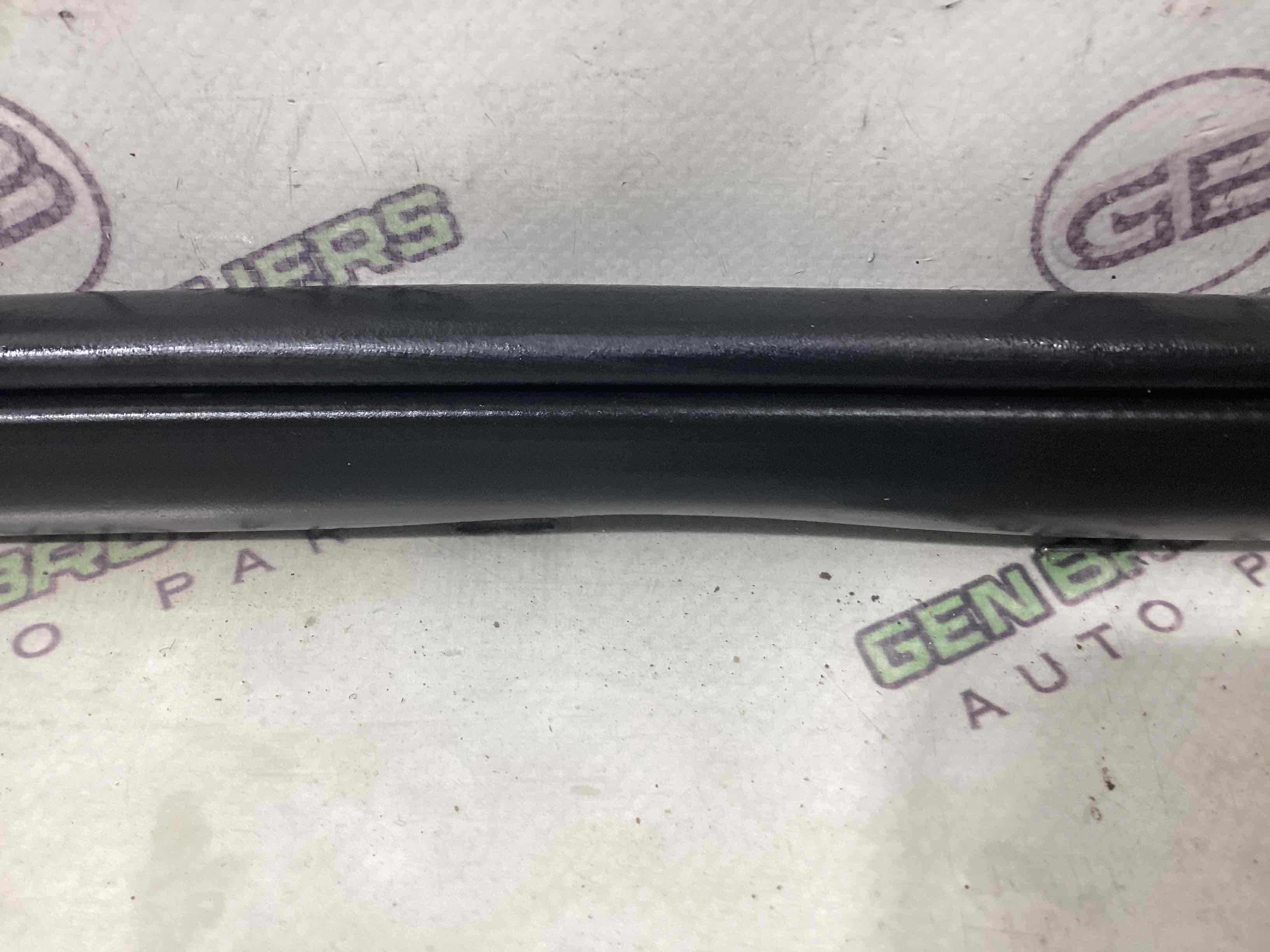 Ущільнювач скла, двері