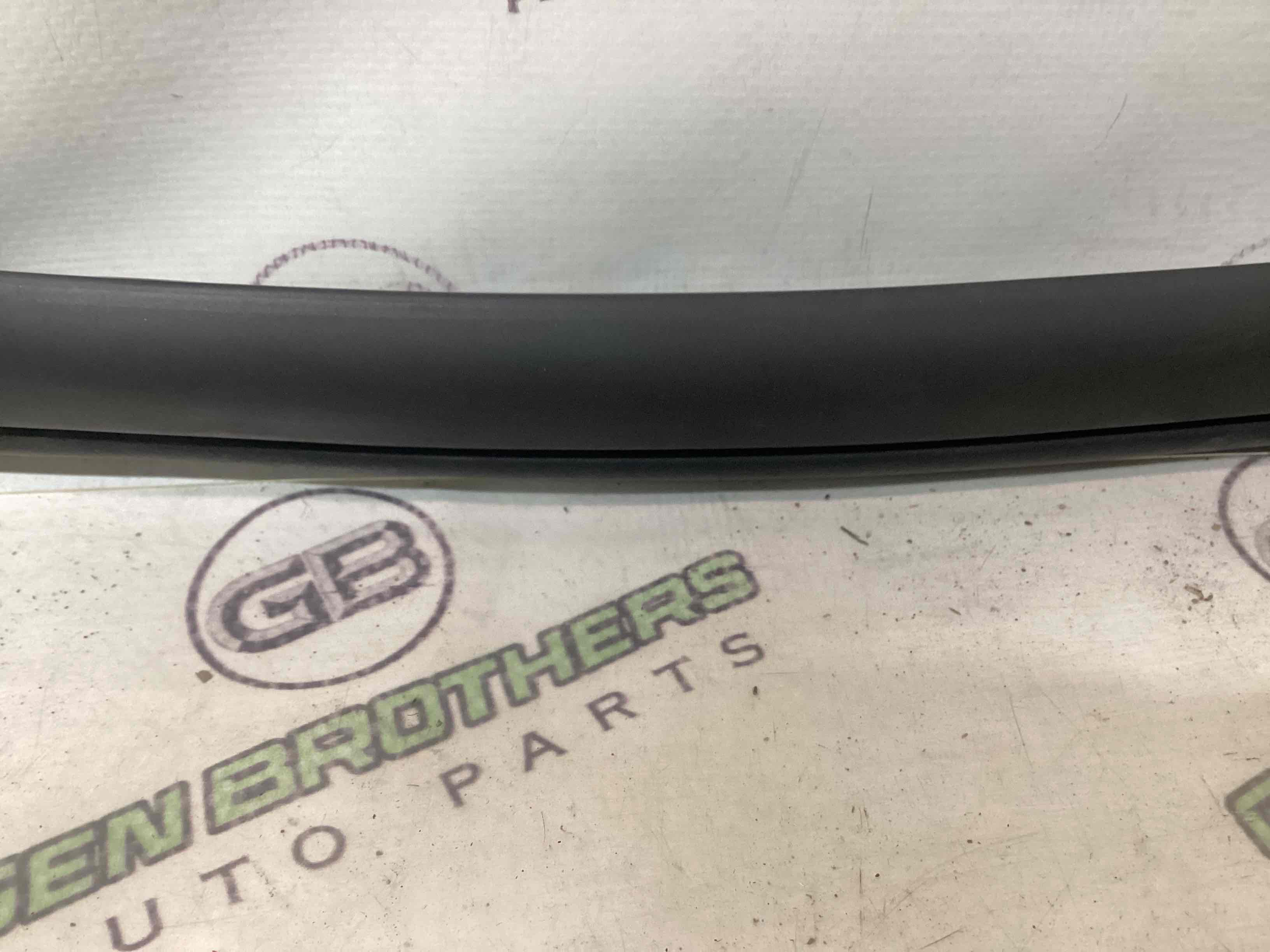 Ущільнювач скла, двері