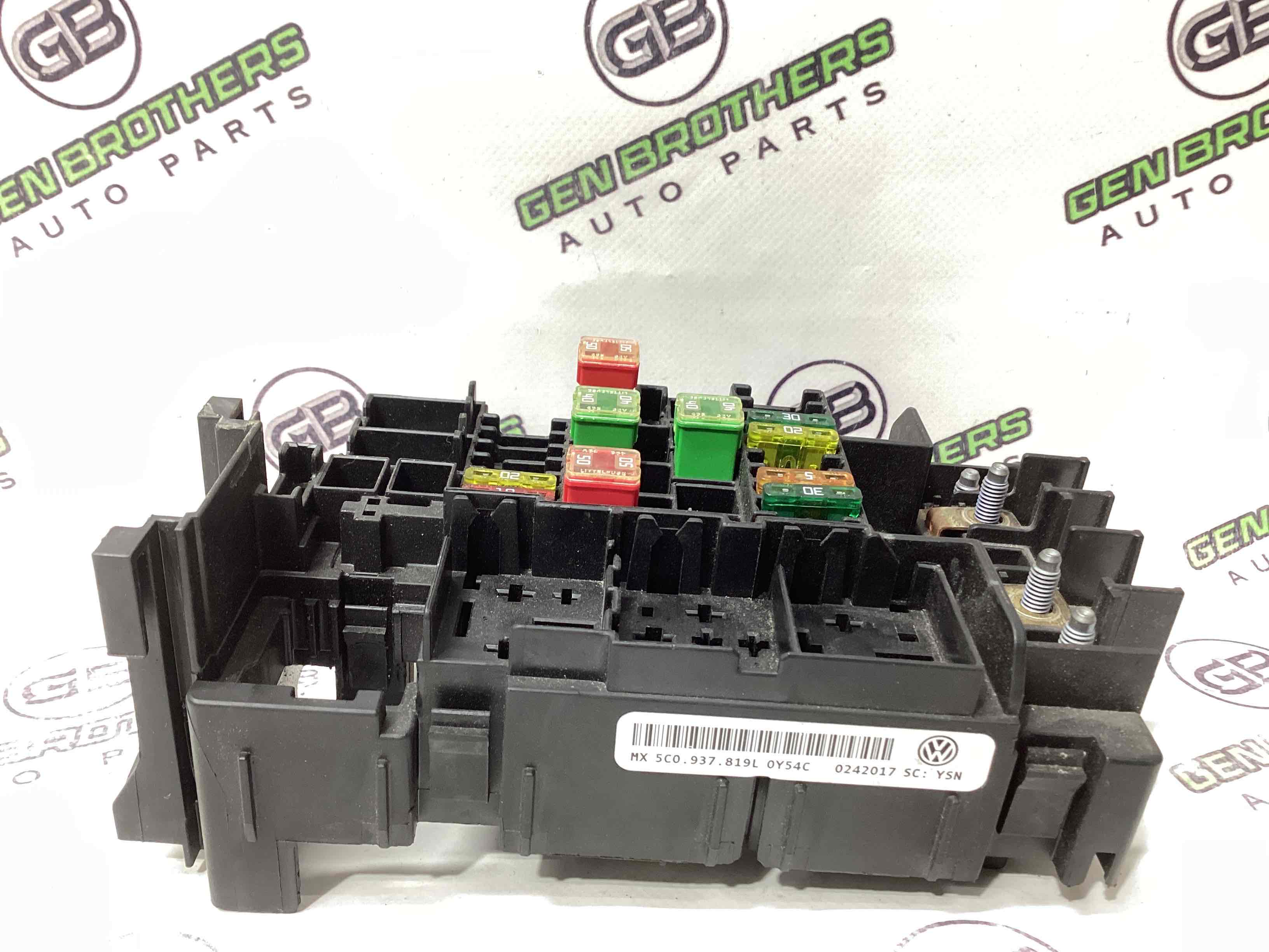 Блок запобіжників (блок реле)