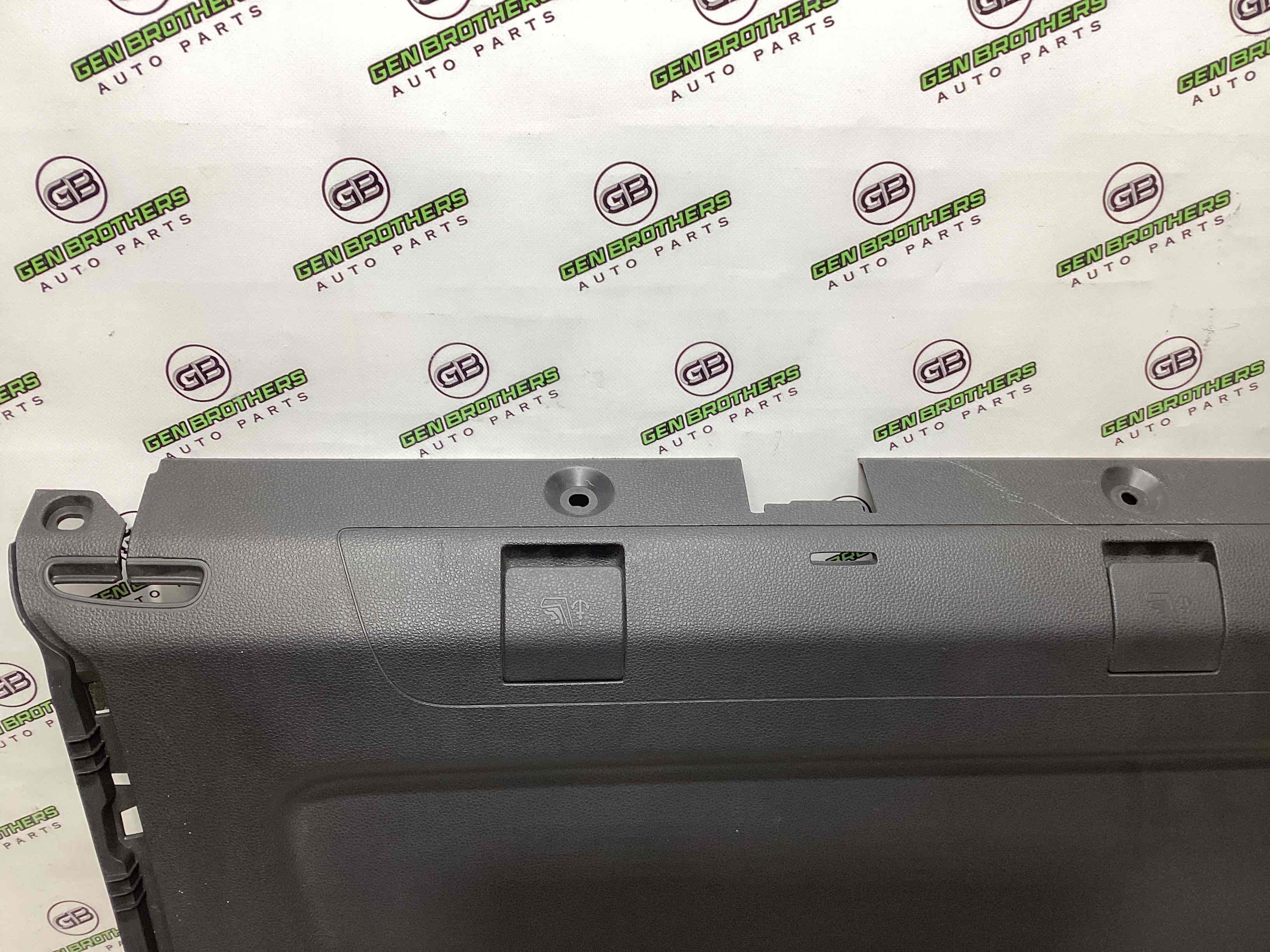 Обшивка задньої полиці