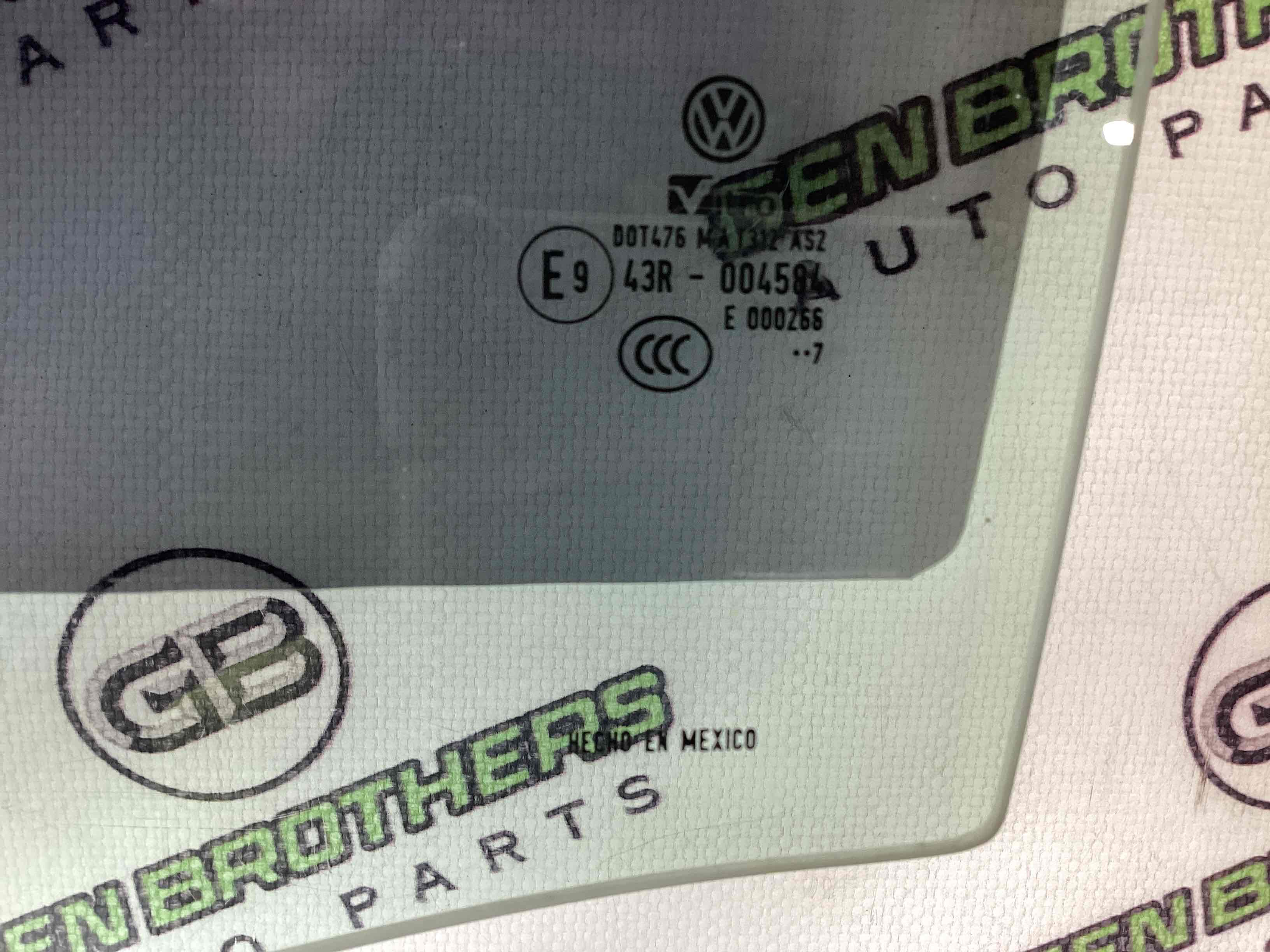 Скло заднє ліве