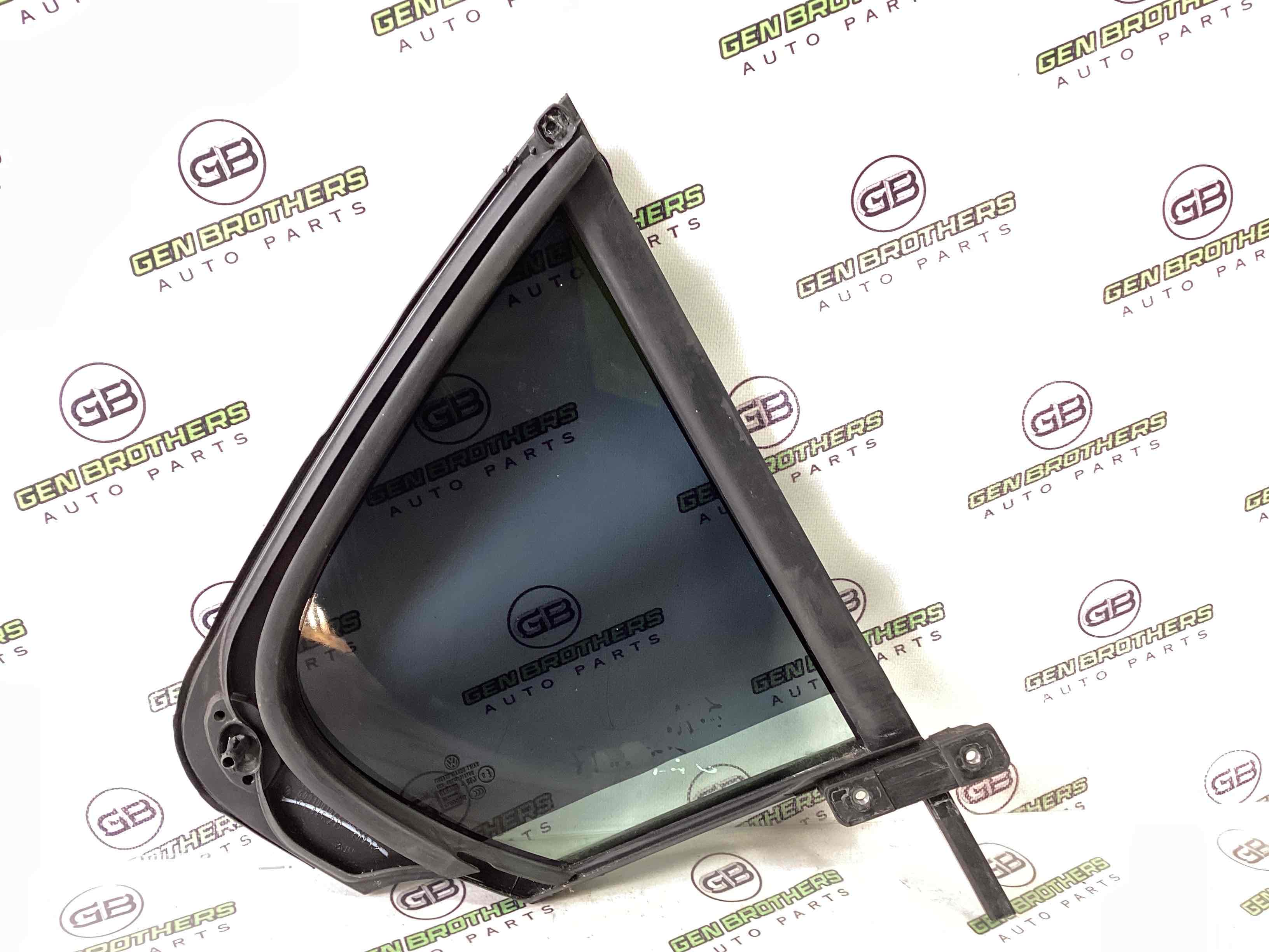 Скло дверей трикутник кватирка