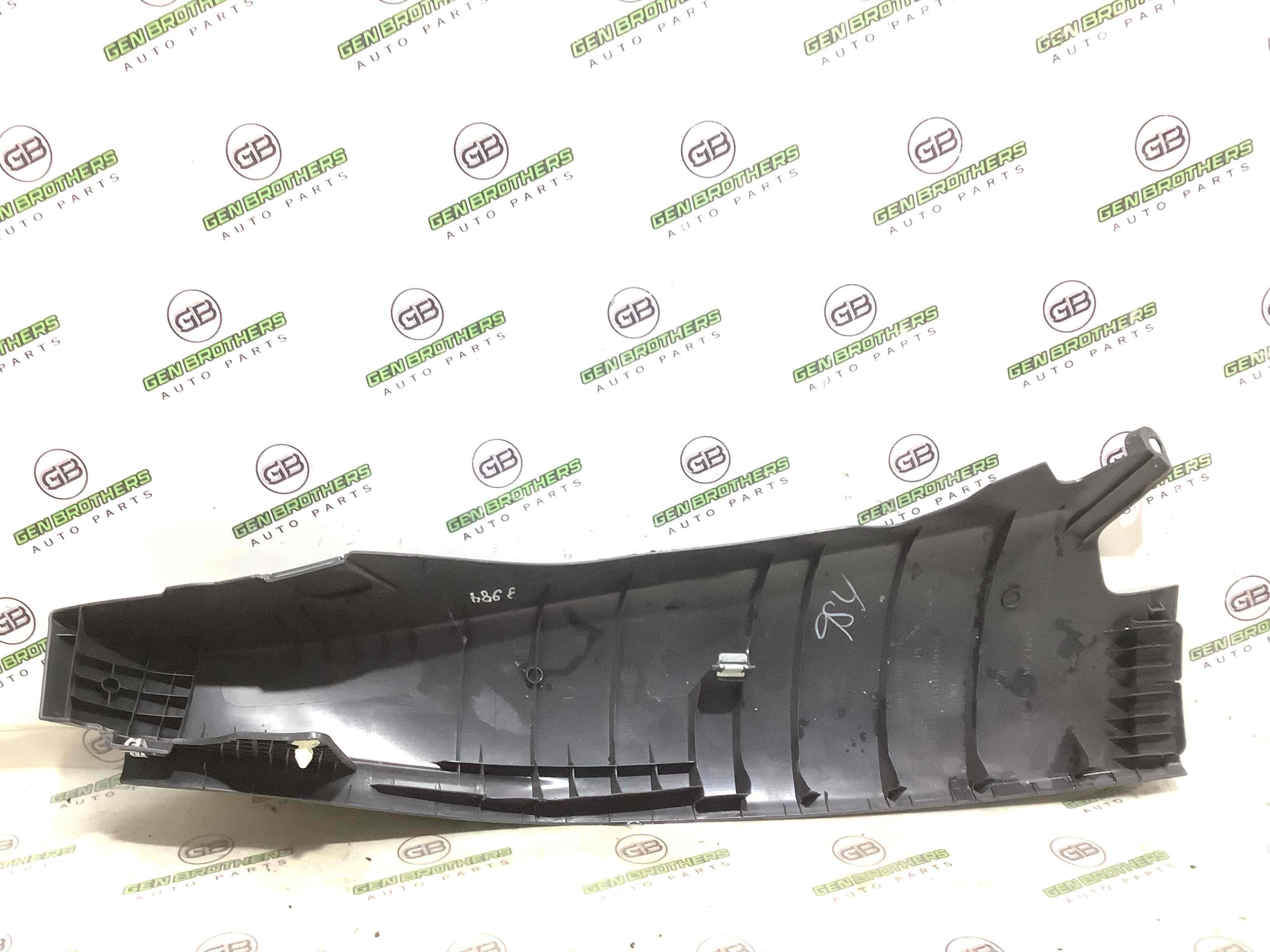 Обшивка задньої стійки ліва