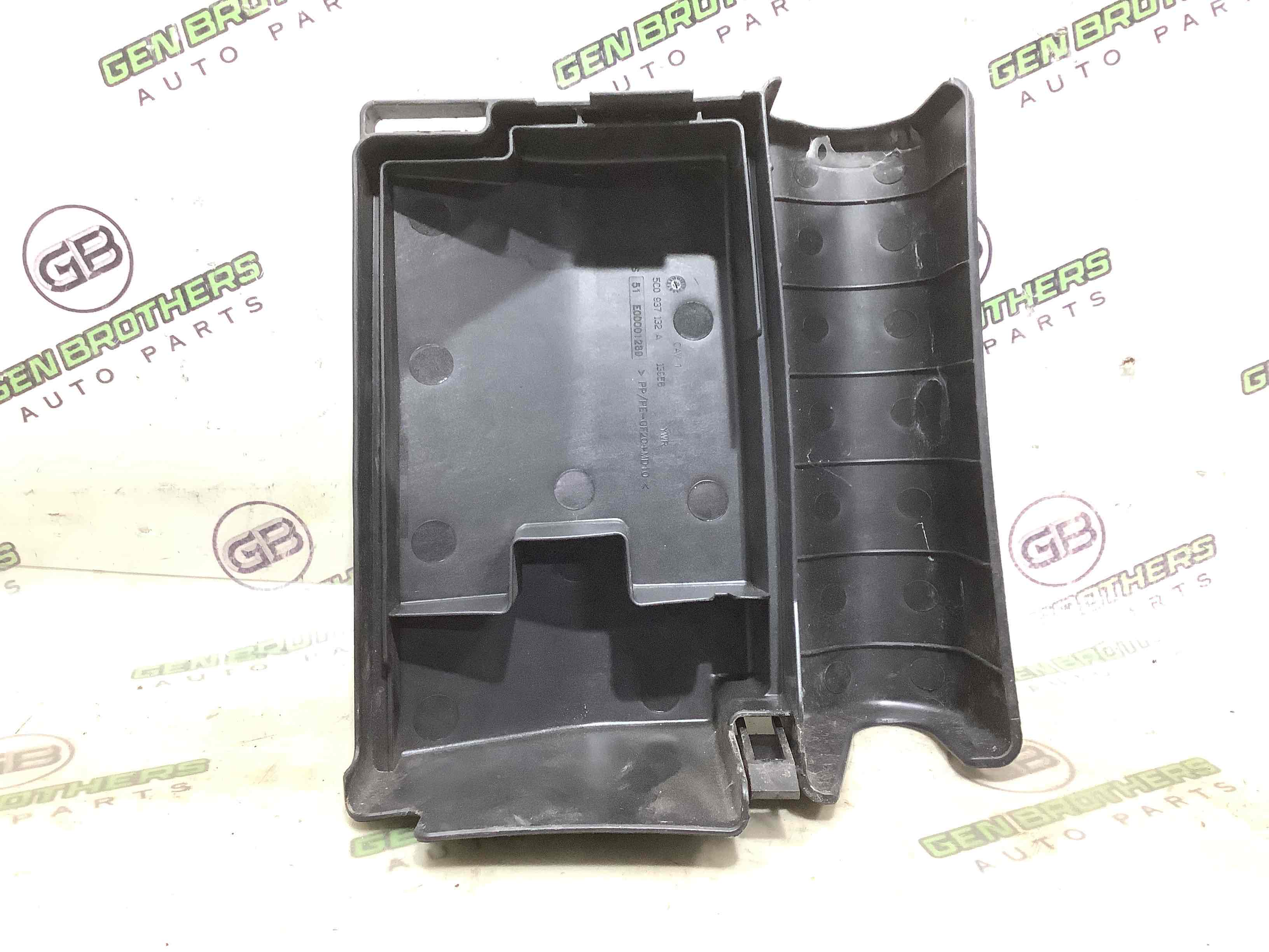 Кришка корпус блоку запобіжників