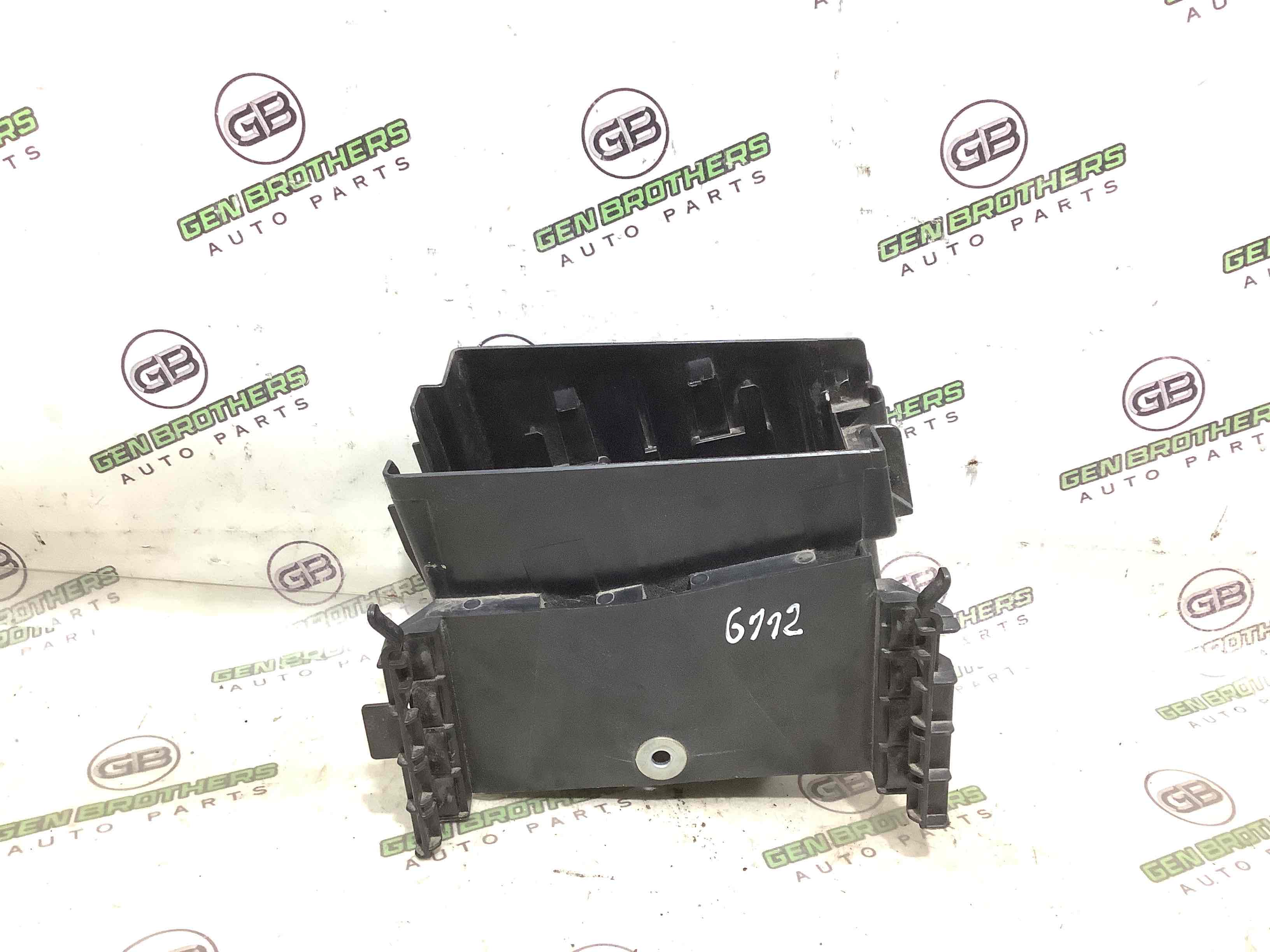 Кришка корпус блоку запобіжників