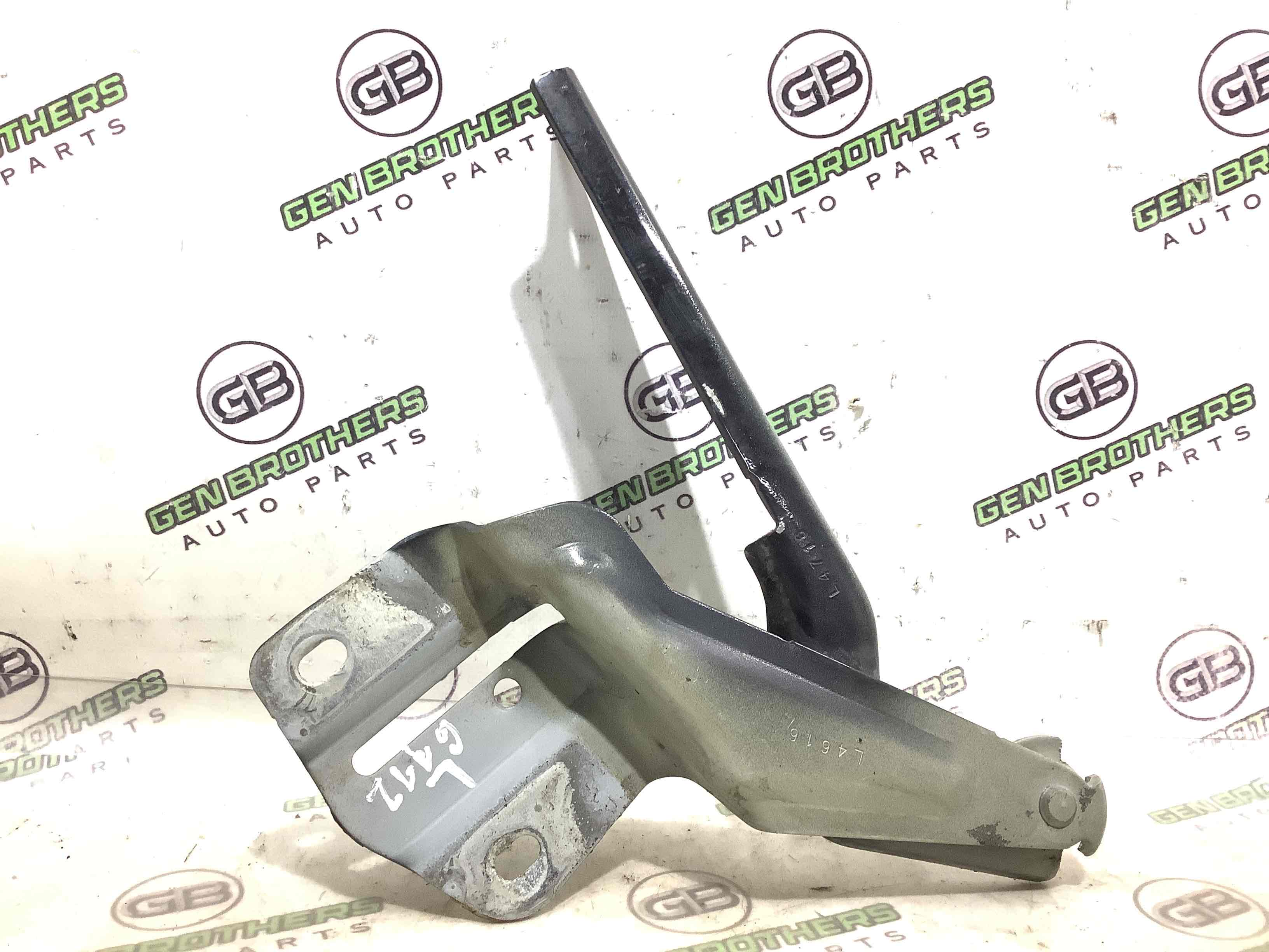 Петля капота, кронштейн капота