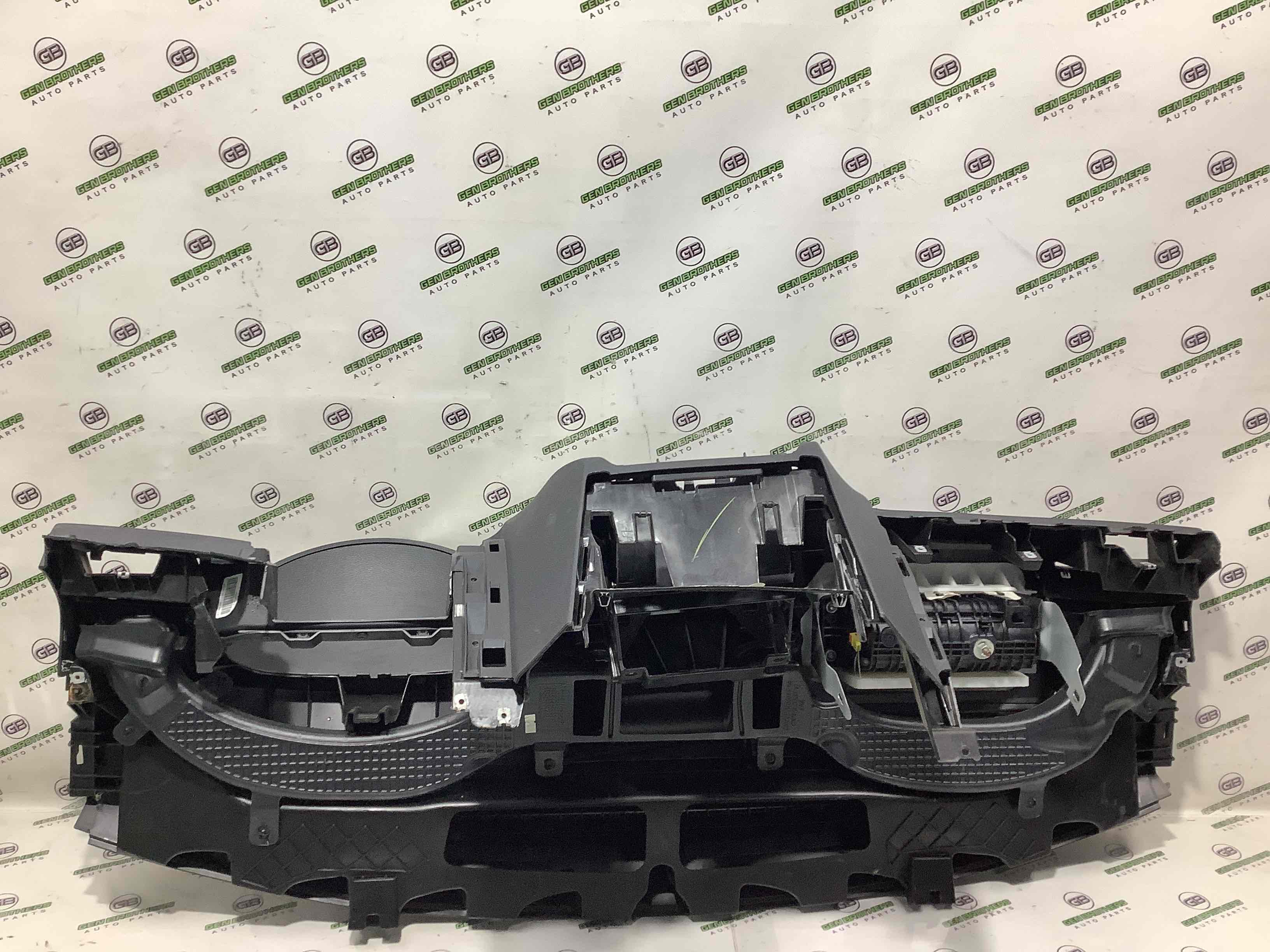 Панель передня салону торпедо