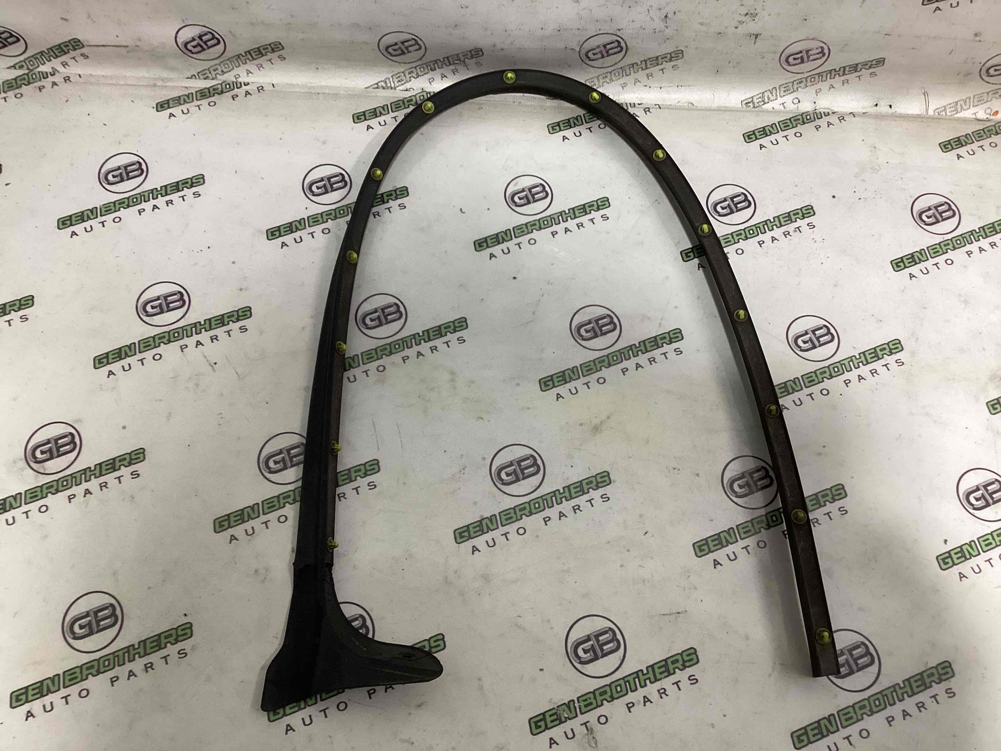 Ущільнювач скла, двері