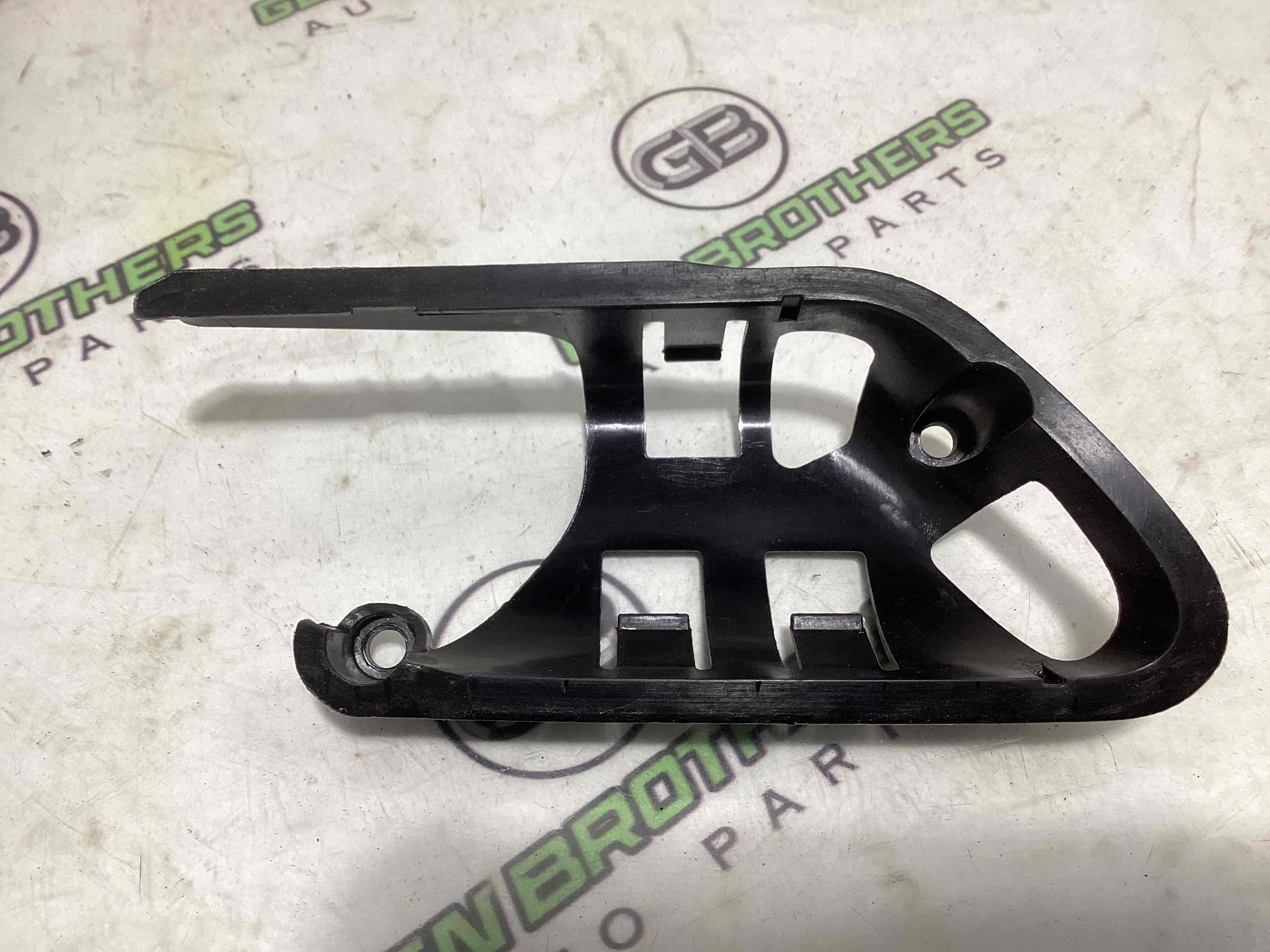 Кронштейн ручки дверей